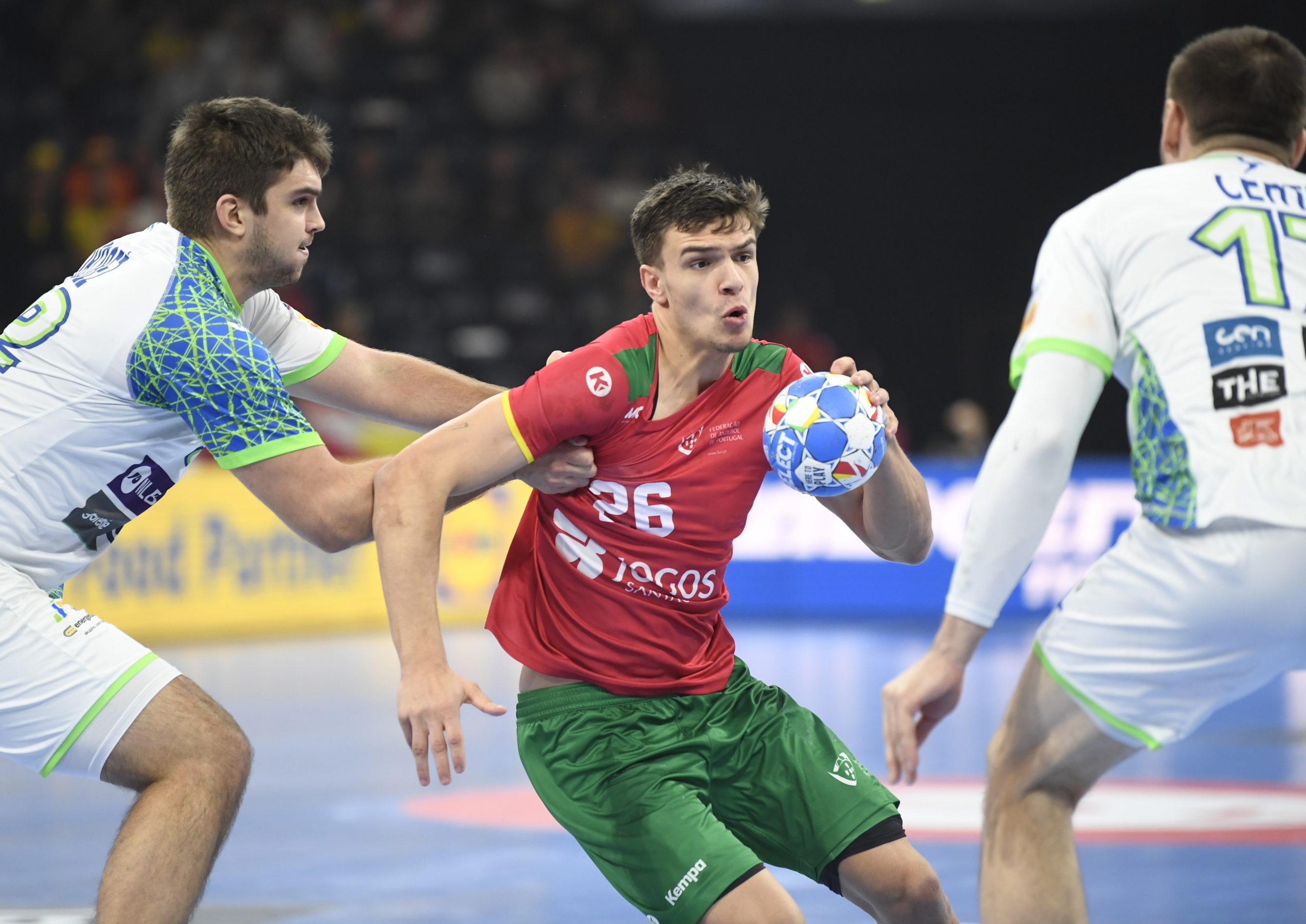 Portugal bate Eslovénia e segue na corrida às meias-finais do Europeu de andebol