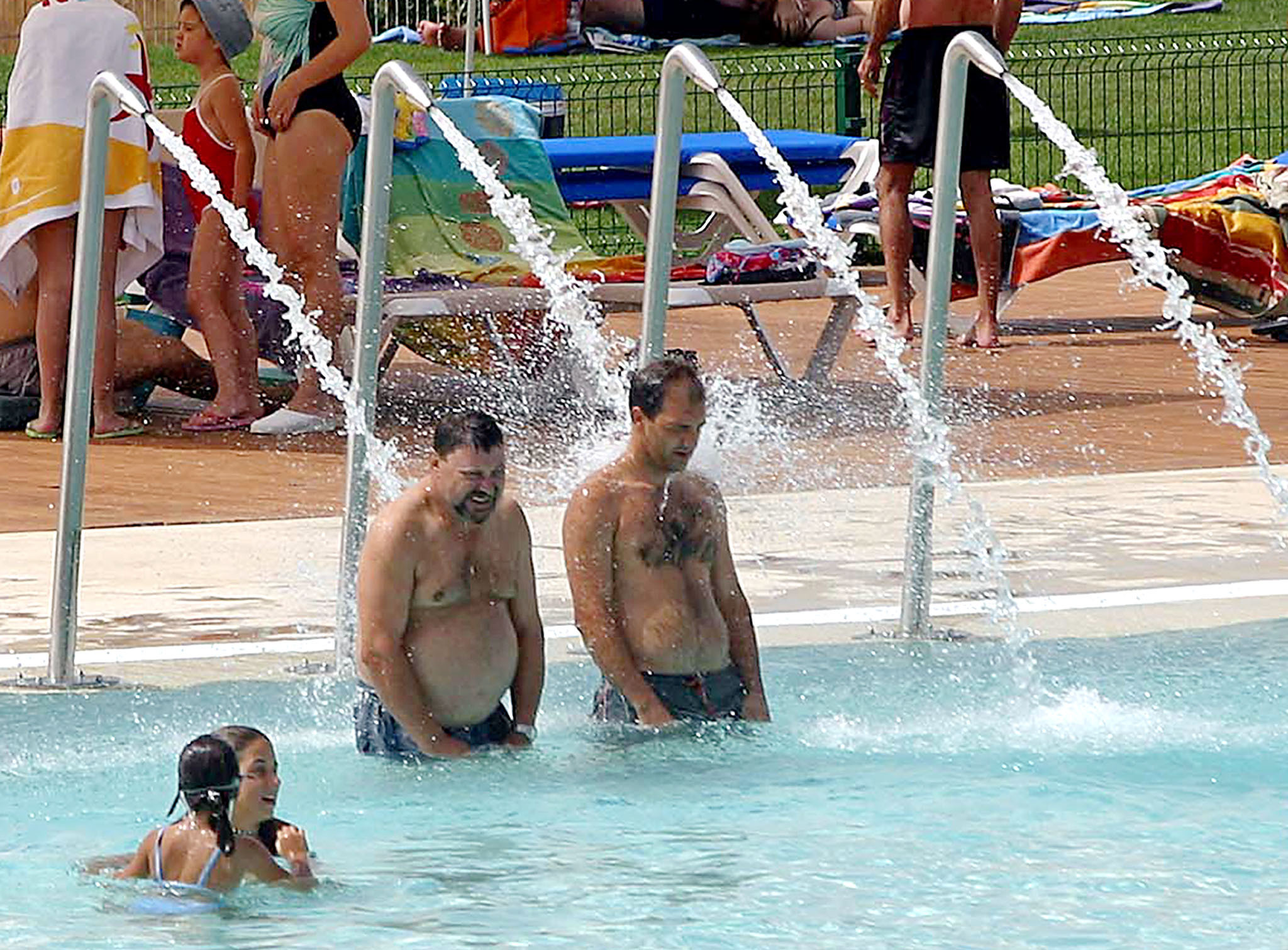 Câmara de Lisboa admite rescindir contrato por atrasos na piscina da Penha de França