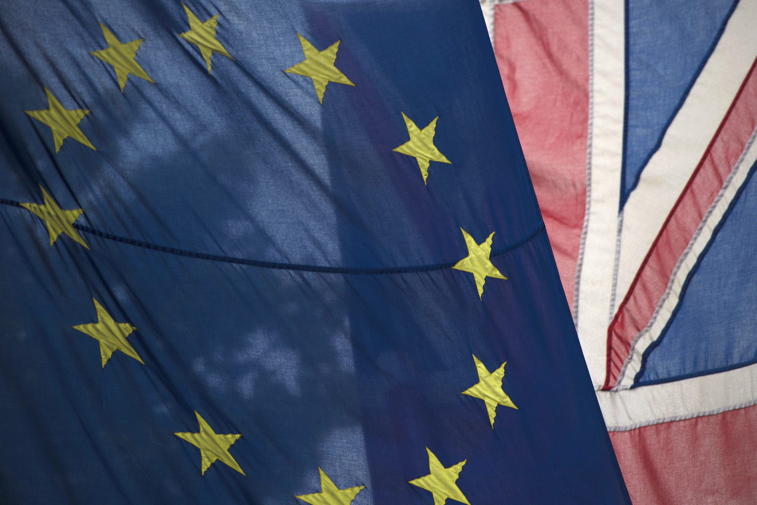 UE avalia alterar regras de mercados financeiros e enfraquecer posição de Londres