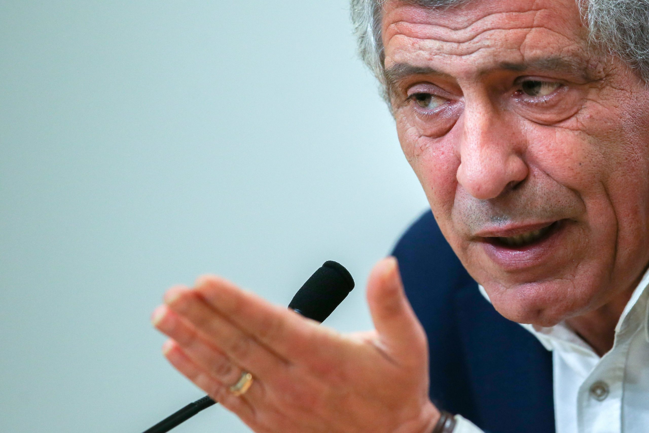 Fernando Santos desvaloriza veterania da defesa e diz que “velhos são os trapos”
