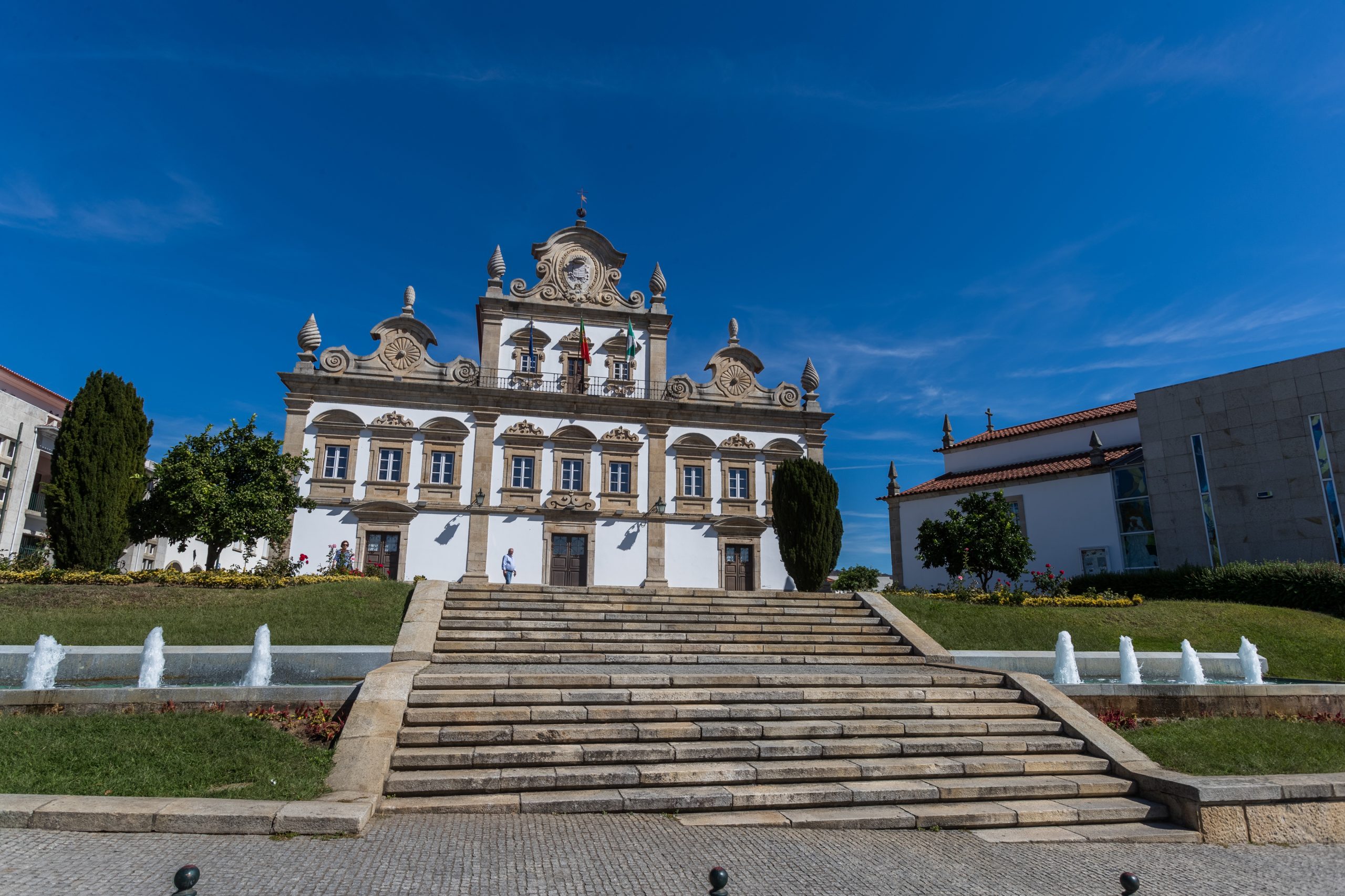 Câmaras de Vila Flor e Mirandela alvo de buscas da Polícia Judiciária no âmbito da operação Gota d’Água
