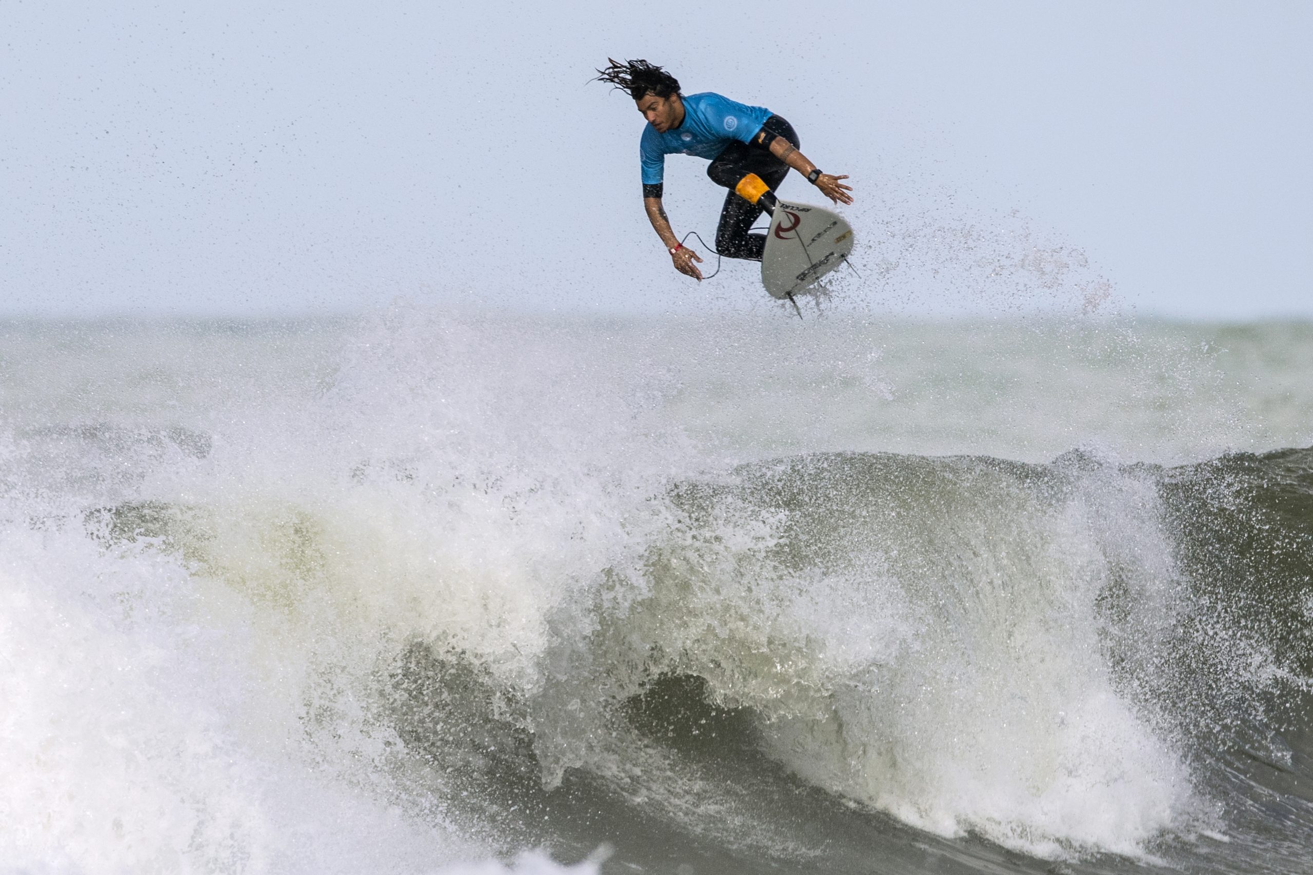 Miguel Blanco eliminado de prova no Brasil pelo campeão do mundo de surf