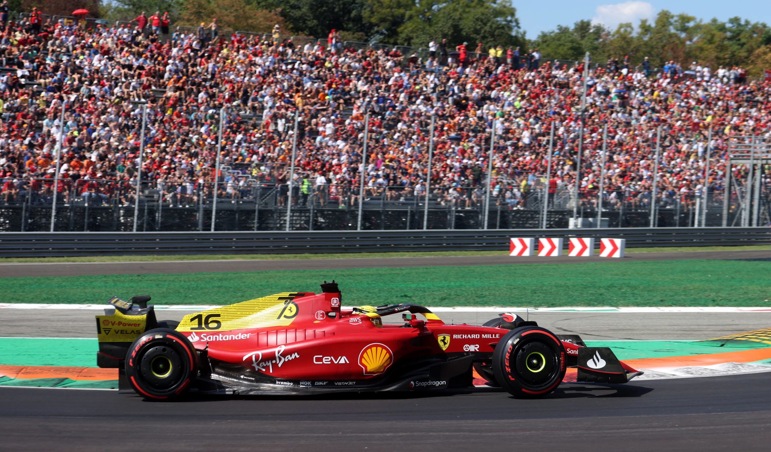 “Foi incrível. Sabia que o carro tinha muito potencial e tinha de juntar tudo para uma boa volta”. Charles Leclerc conquista ‘pole position’ no GP de Itália