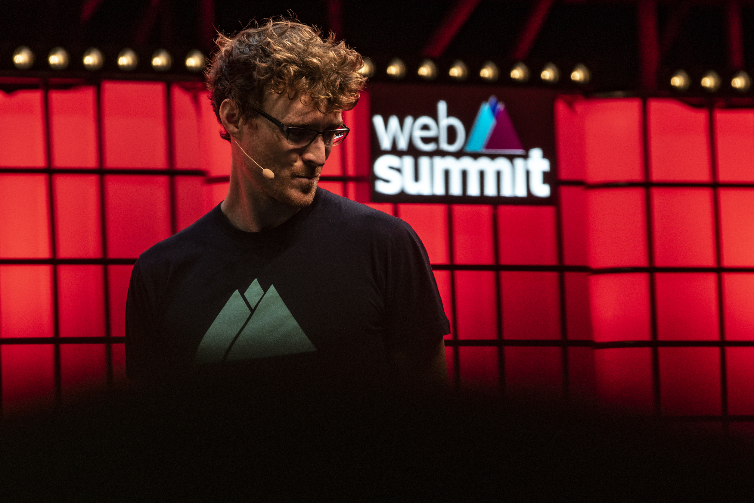 Web Summit. Paddy Cosgrave chama mulheres ao palco para tirar fotografia após polémica