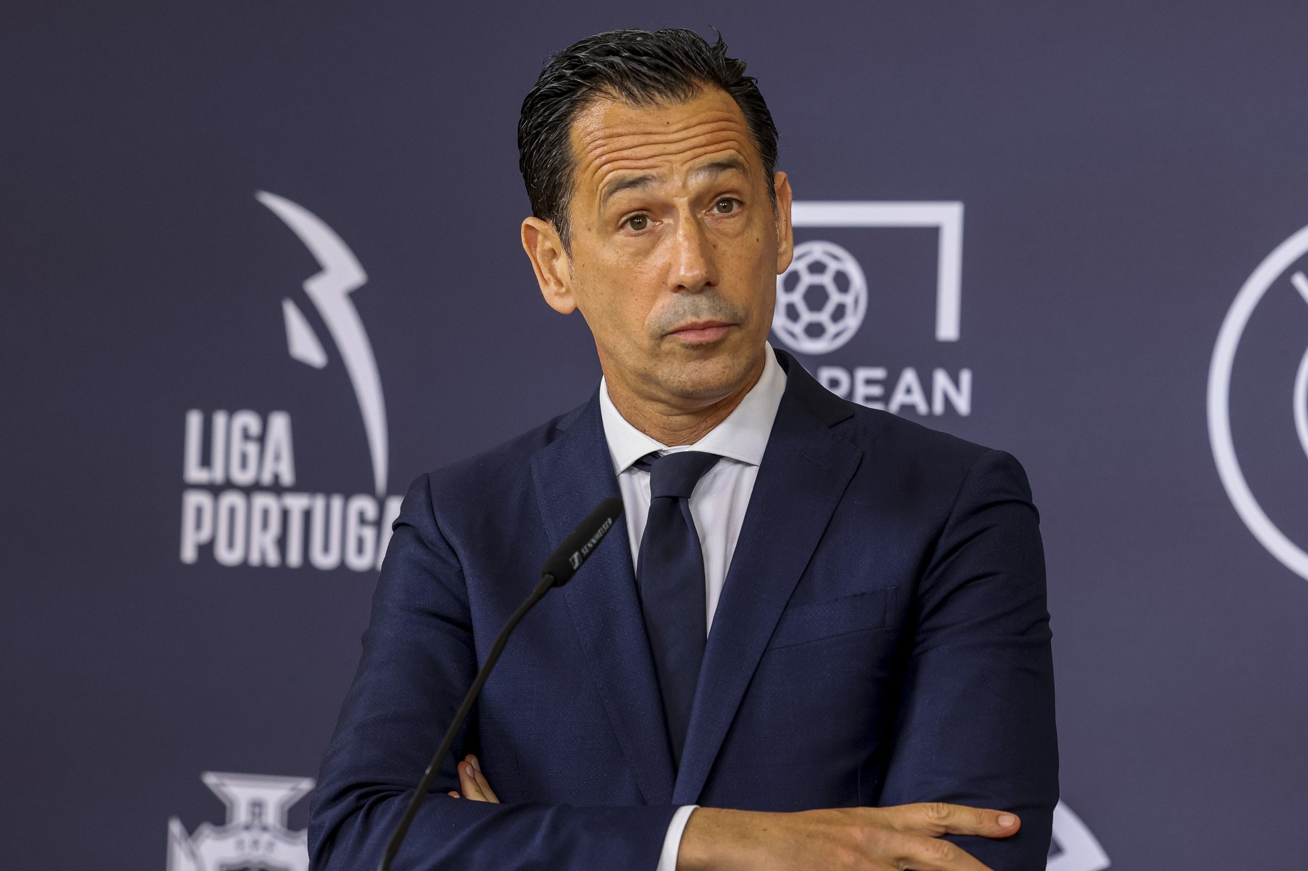 Proposta do Governo sobre estrangeiros leva liga de clubes a reunir de urgência
