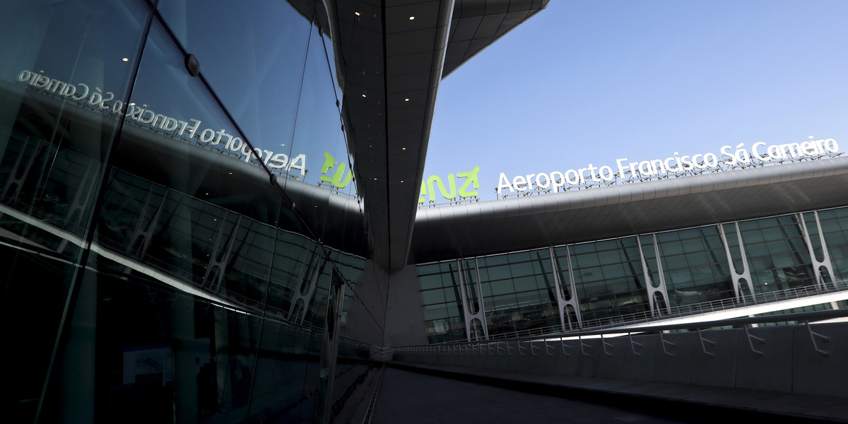 Dois georgianos com passaportes falsos detidos no Aeroporto Francisco Sá Carneiro