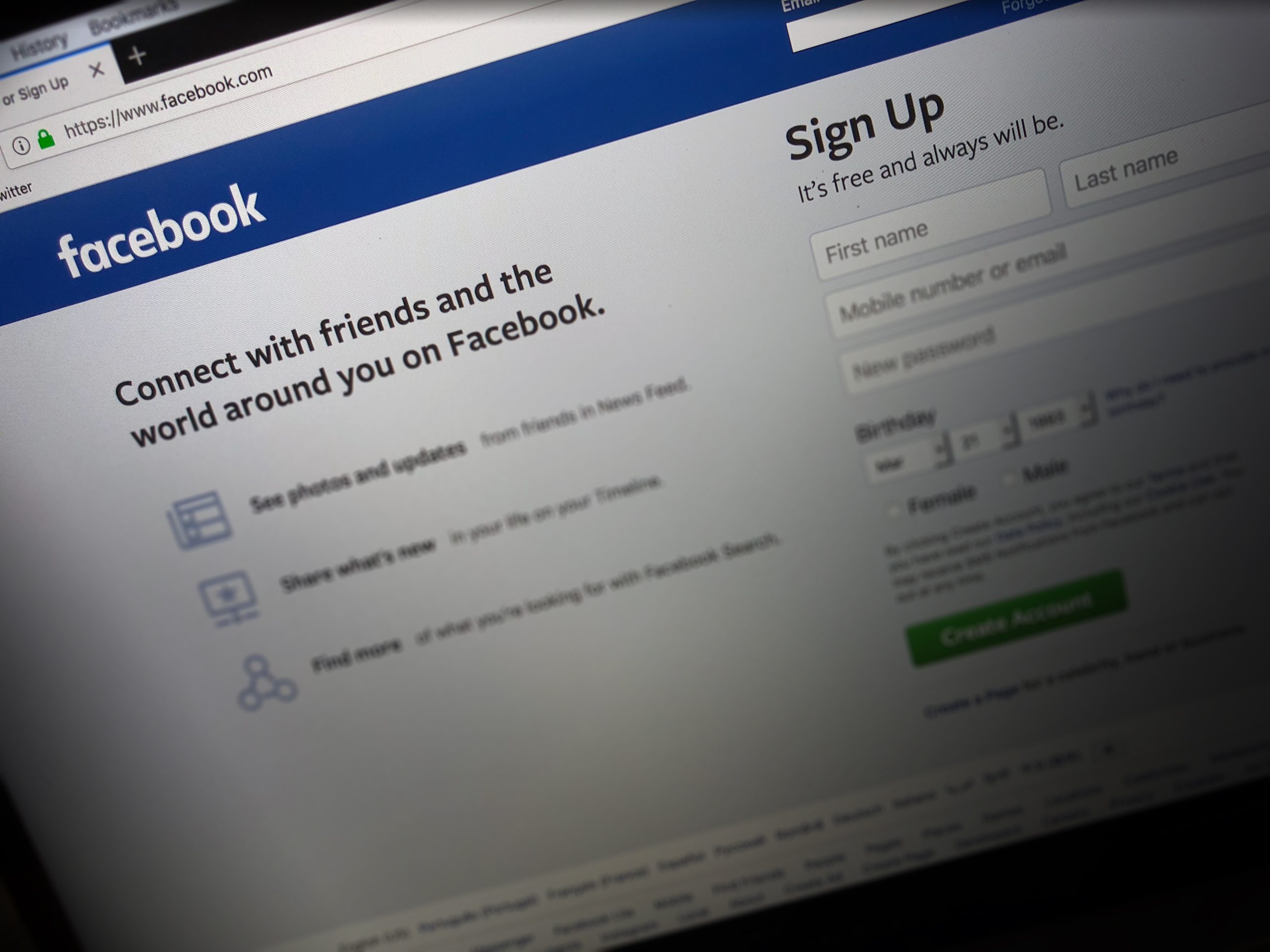 Facebook admite a Bruxelas que até 2,7 milhões de utilizadores na UE possam ter sido afetados