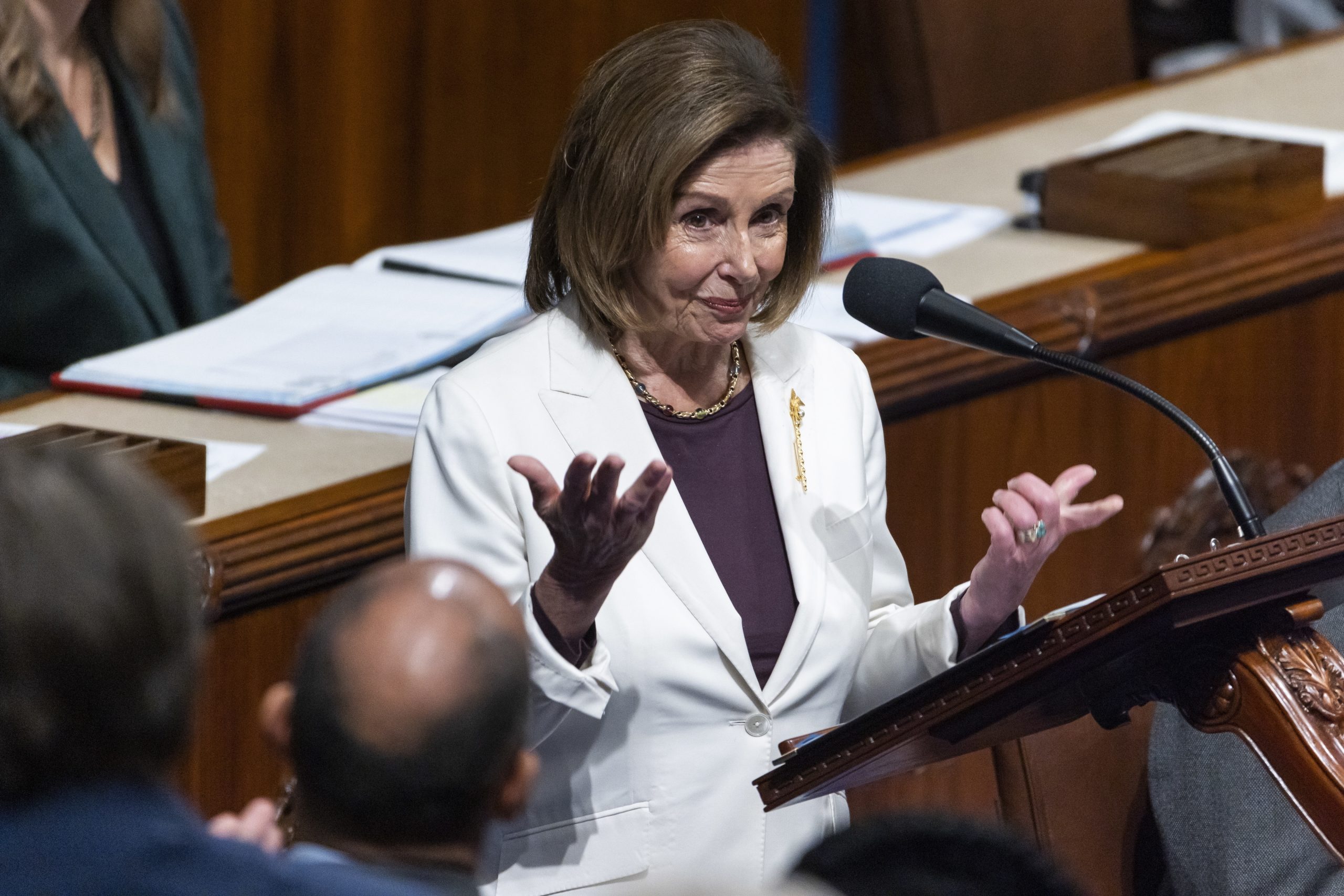 Nancy Pelosi sofre acidente no Luxembrugo. Está agora a “receber um excelente tratamento por parte de médicos e profissionais de saúde”
