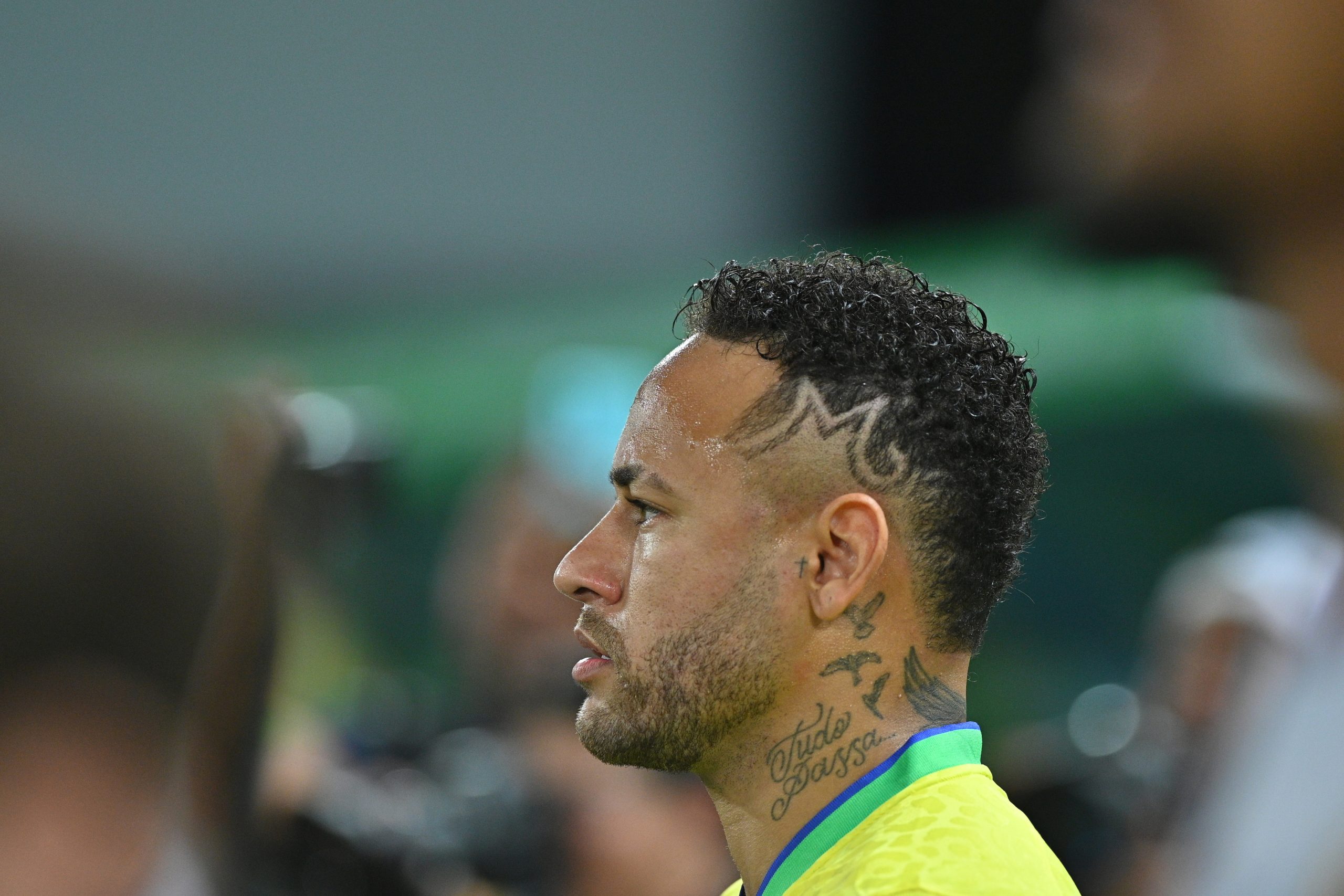 Neymar tem grave lesão e enfrenta longa paragem