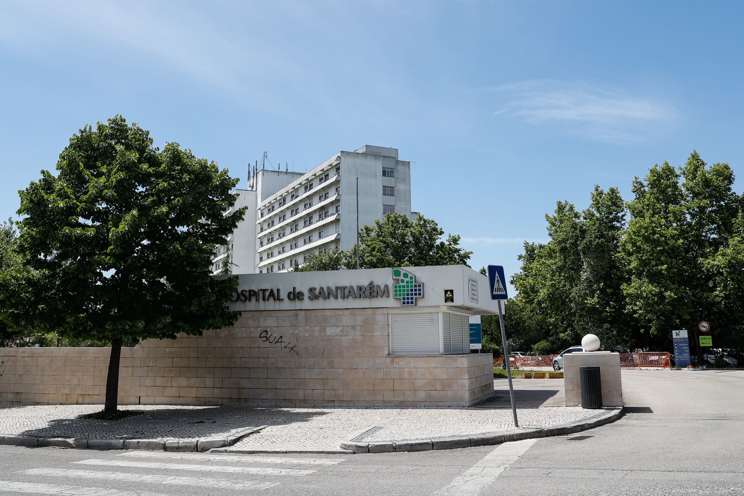 Mulher foge do hospital de Santarém com filha bebé de 22 dias
