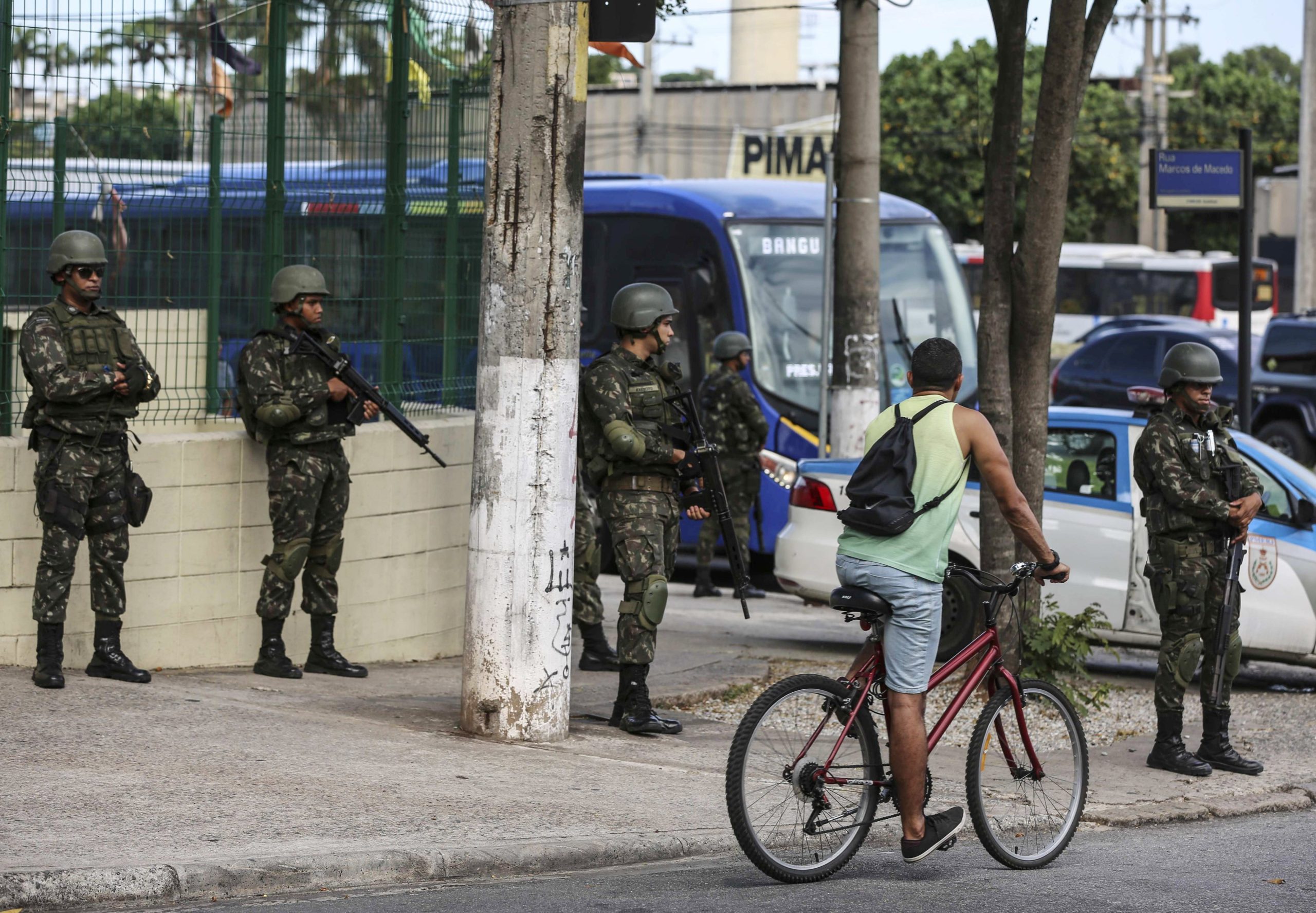 Human Rights Watch quer que polícias militares brasileiros tenham voz