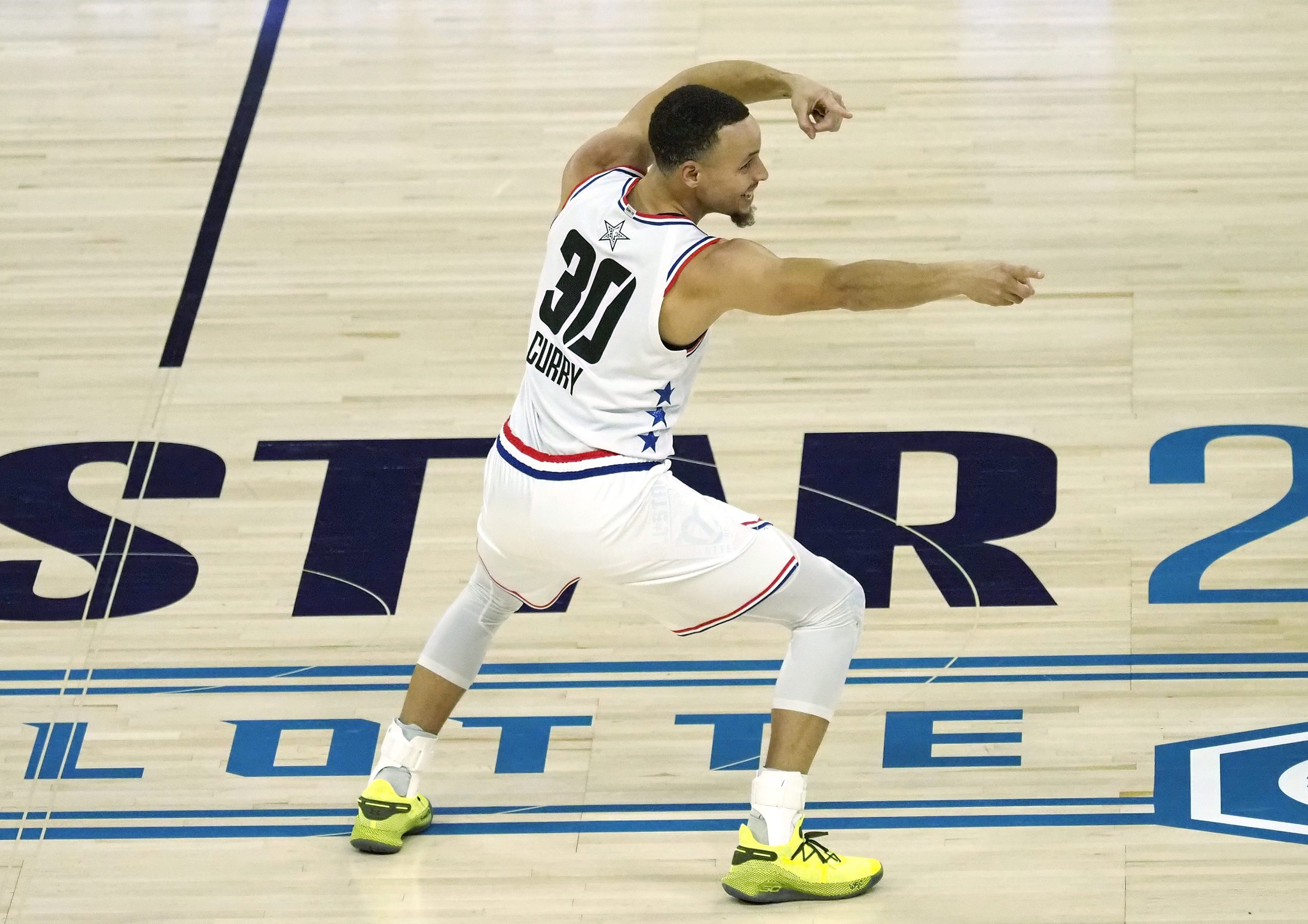 Stephen Curry é o melhor marcador de triplos nos ‘play-offs’ da NBA