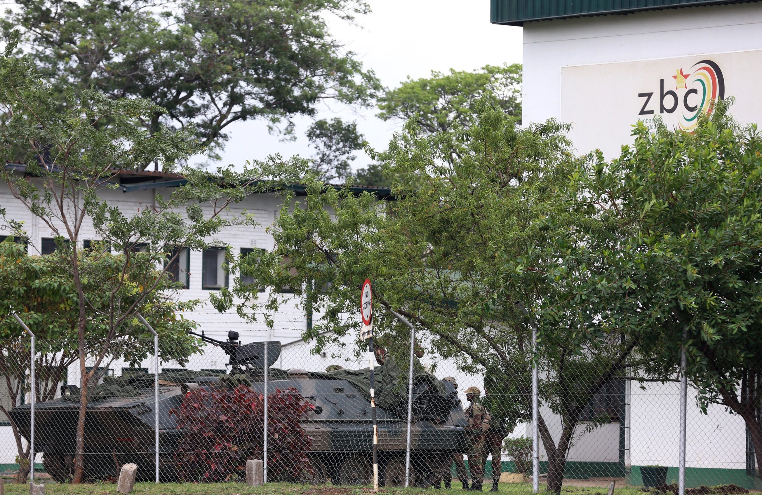 Zimbabué: Ministro da Defesa diz que há tentativa de “mudança de regime forçada”