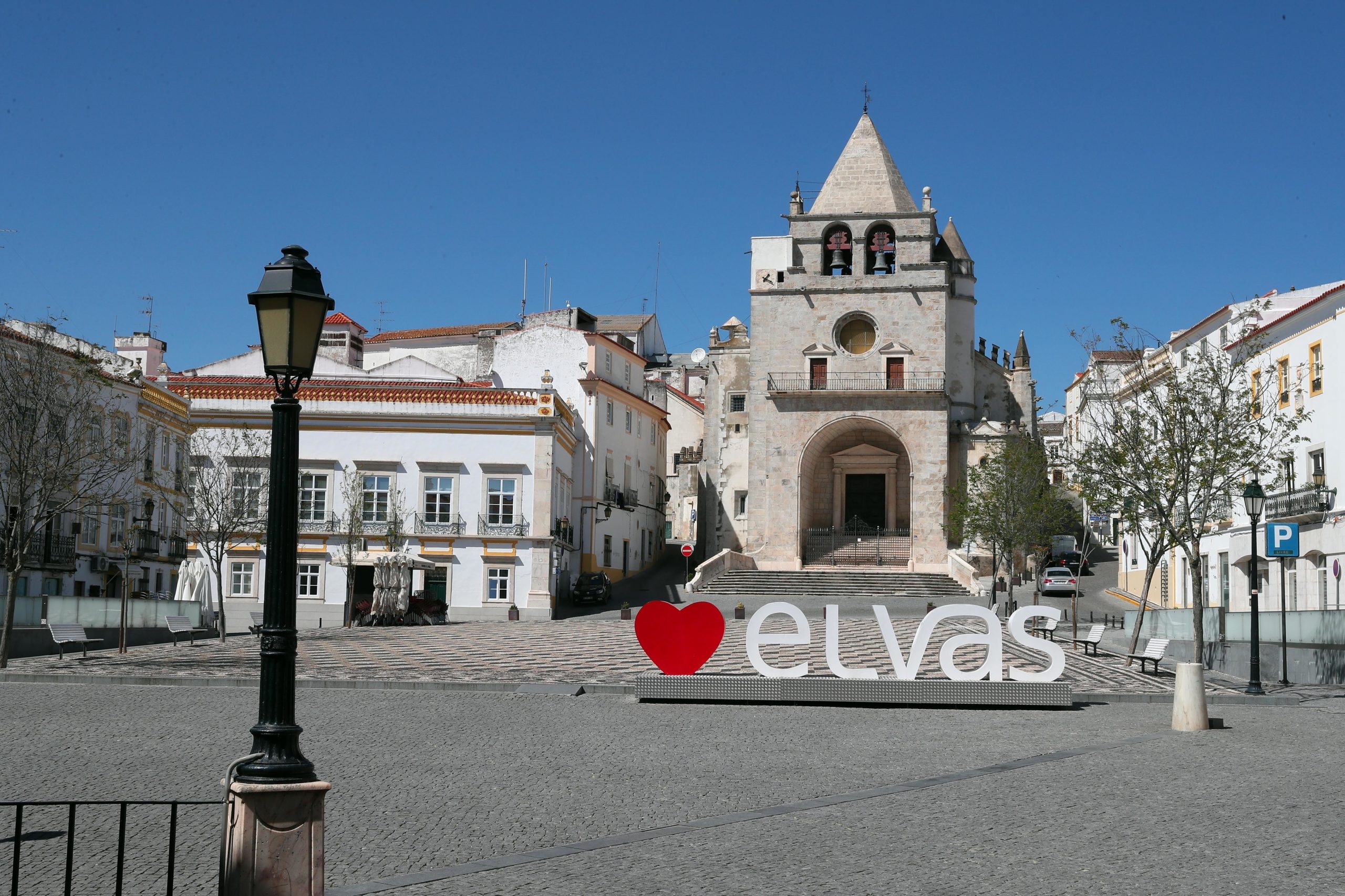Quatro detidos por tentativa de agressão a elementos da polícia e tiros em Elvas