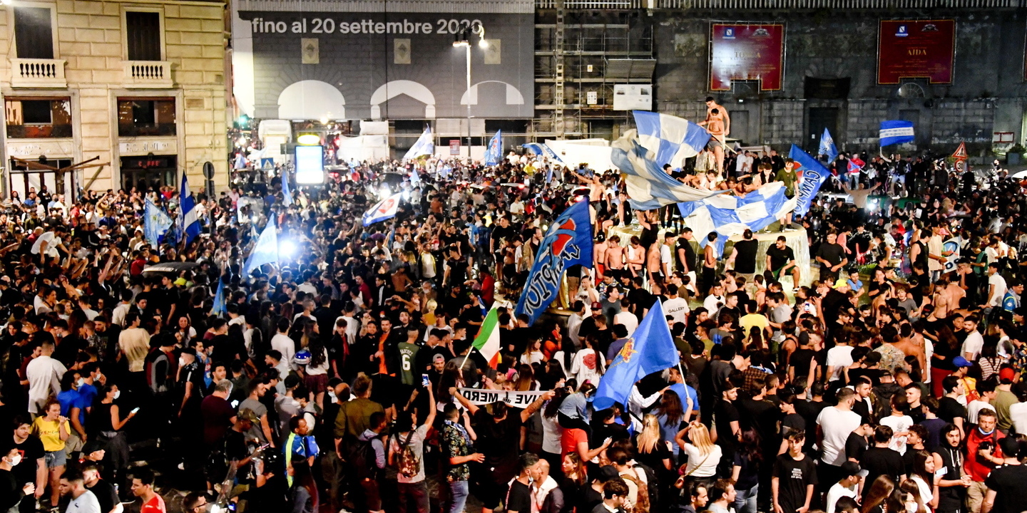 OMS diz que festejos em Nápoles foram irresponsáveis