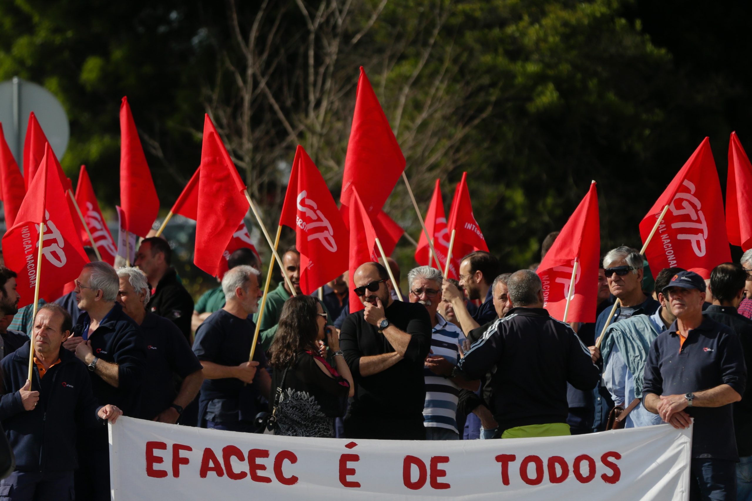 Desmobilizada manifestação de trabalhadores da Efacec alvo de despedimento coletivo