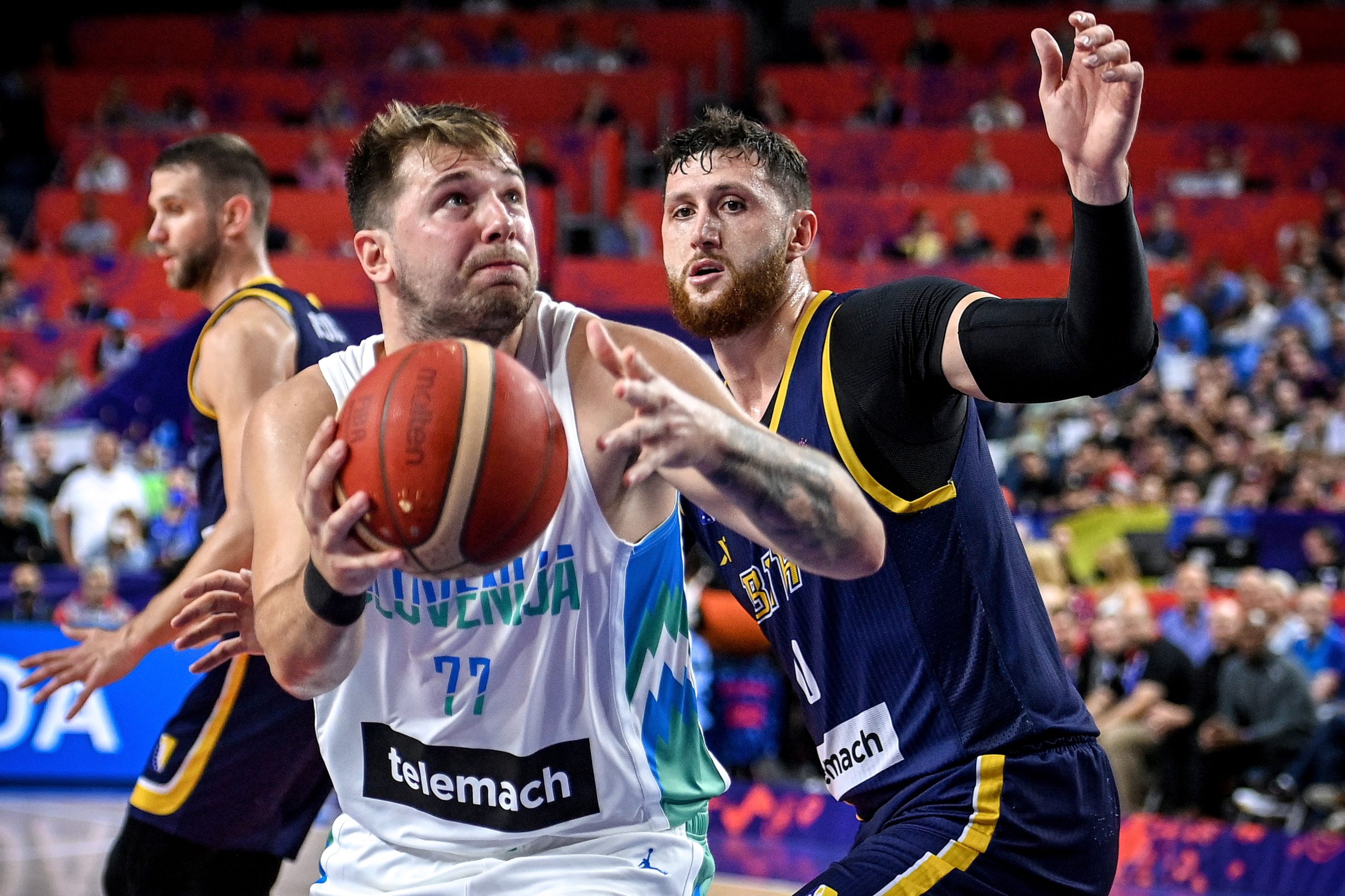 Basquetebol: Doncic faz história no Europeu com 47 pontos à França