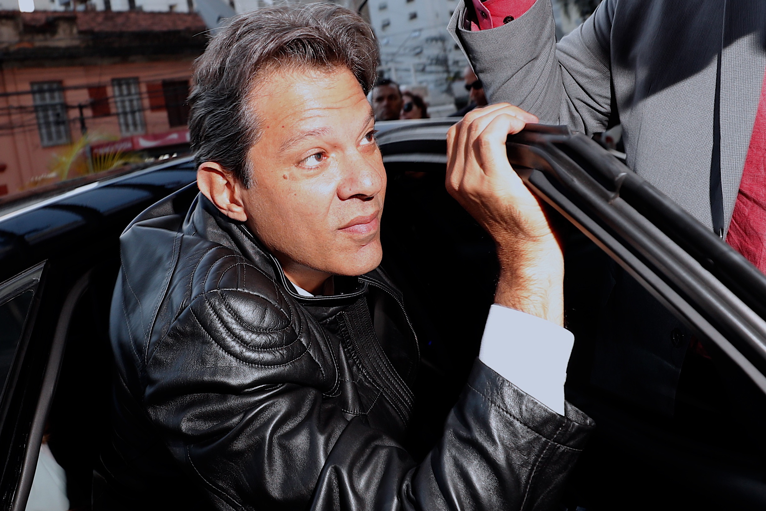 Brasil: Ex-candidato às presidenciais Fernando Haddad condenado a quatro anos e meio de prisão