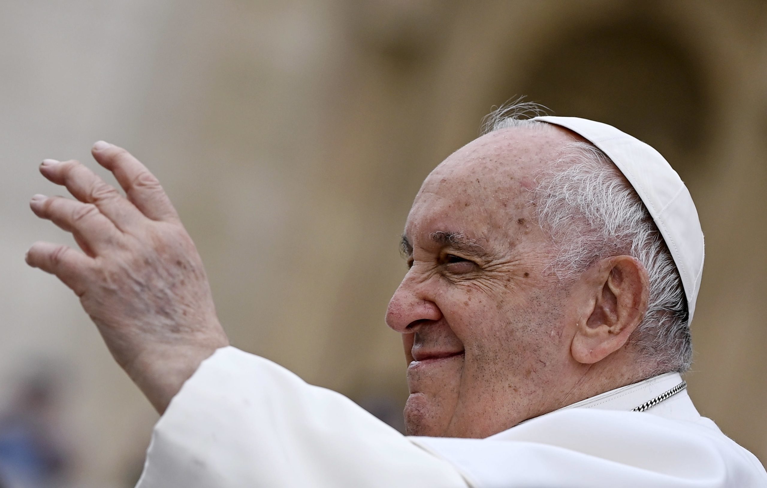 Papa critica “má gestão” dos líderes da Igreja Católica e pede mais apoio para vítimas de abusos sexuais