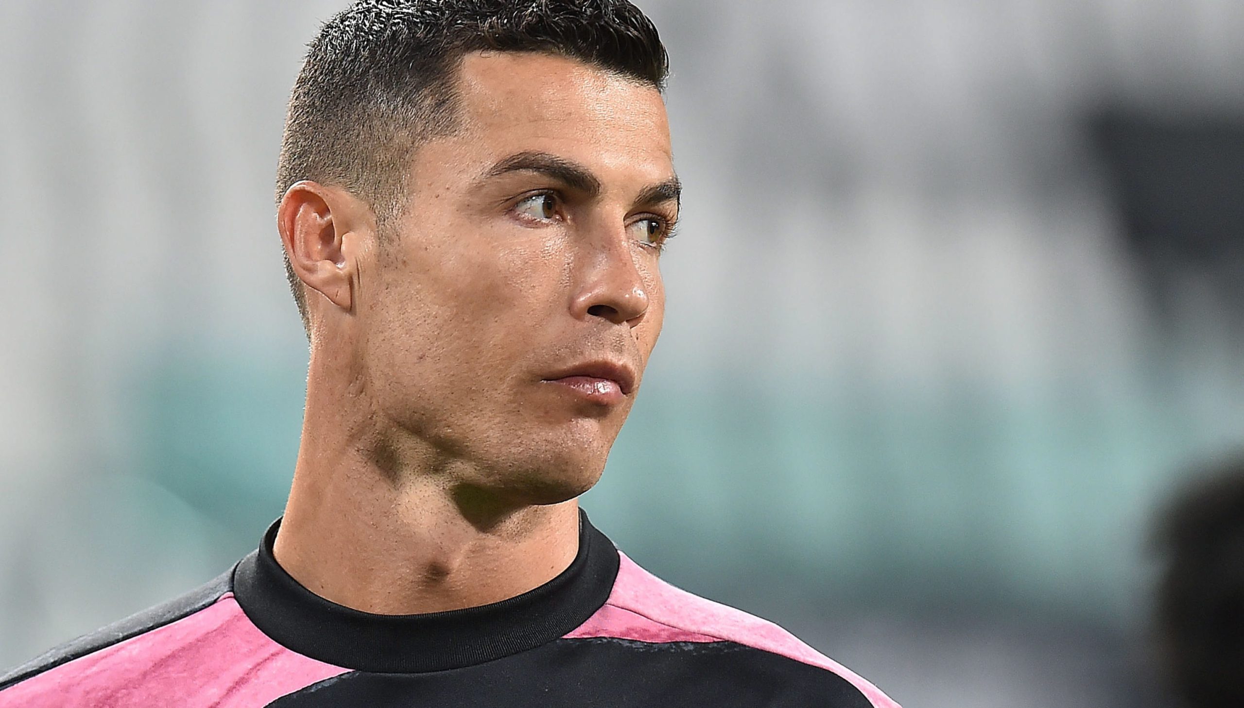 Ronaldo assina por duas épocas. “O Man Utd sempre teve um lugar especial no meu coração”