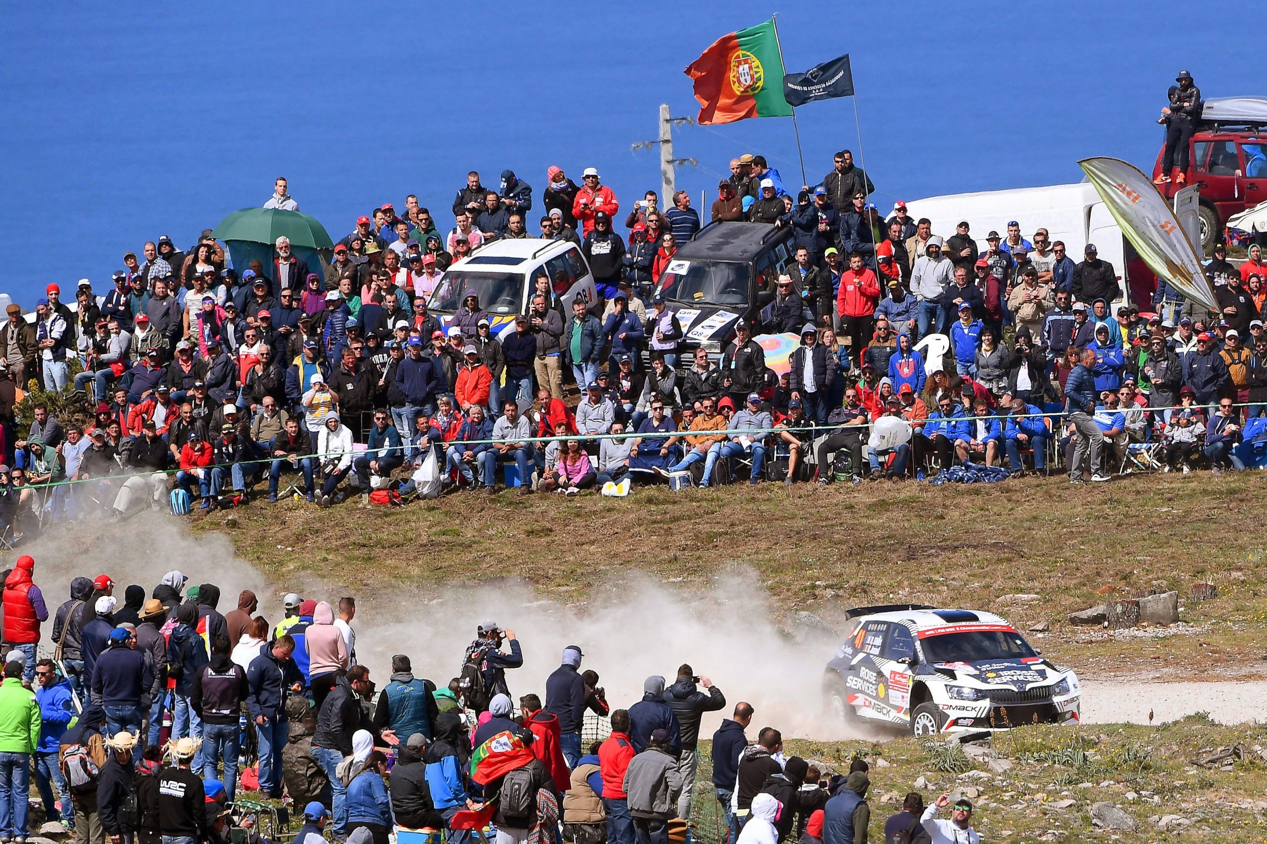 Rali de Portugal: Quentin Gilbert capotou após salto de Fafe e interrompeu especial
