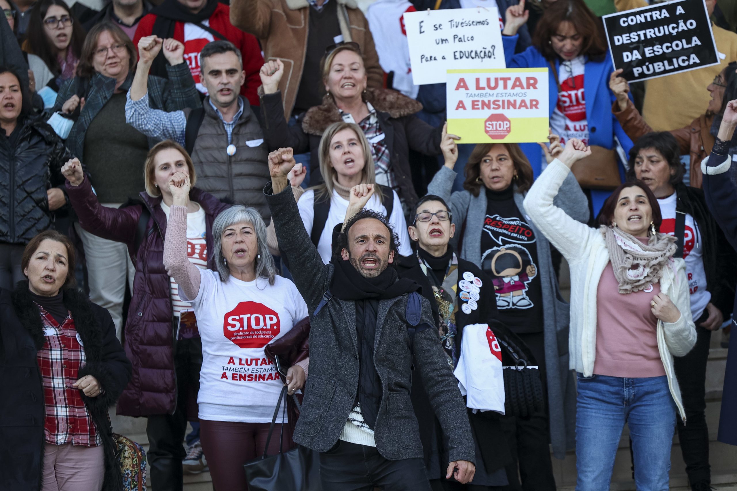 96% dos professores estão contra propostas do Ministério da Educação, diz STOP