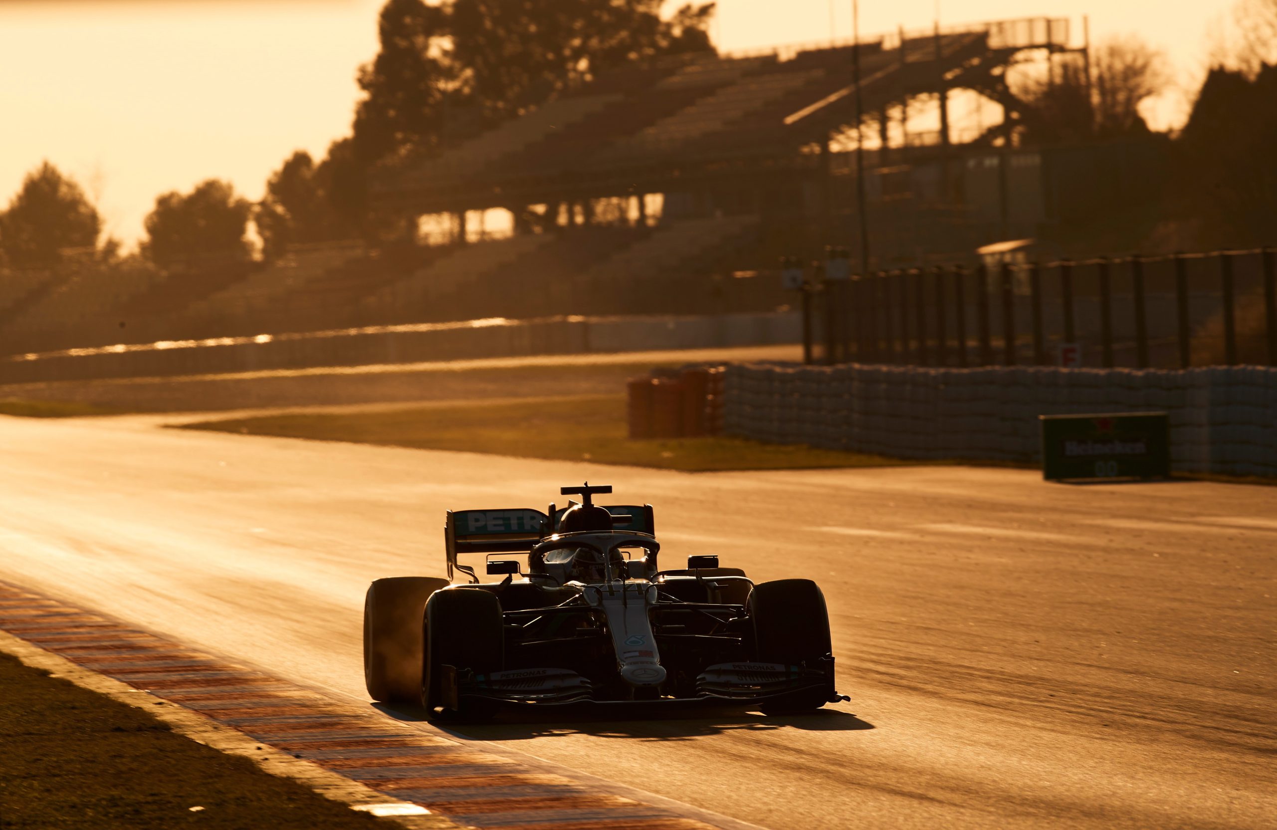 Mercedes dominou primeiro dia de testes de pré-temporada de Fórmula 1