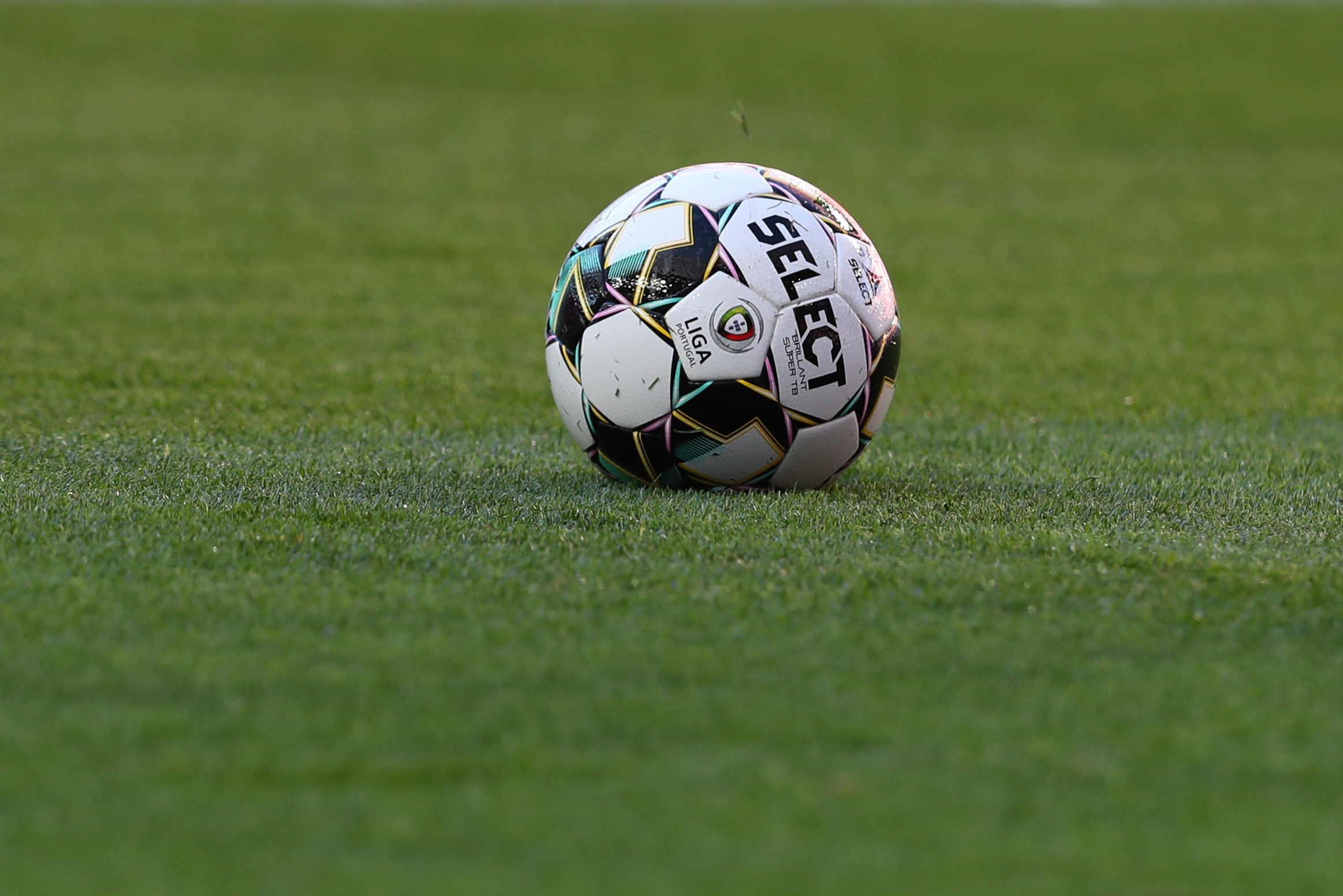 Fazemos as contas ao mercado de inverno? FC Porto gera lucro, Sporting foca em cedências e Benfica falha plantel reduzido