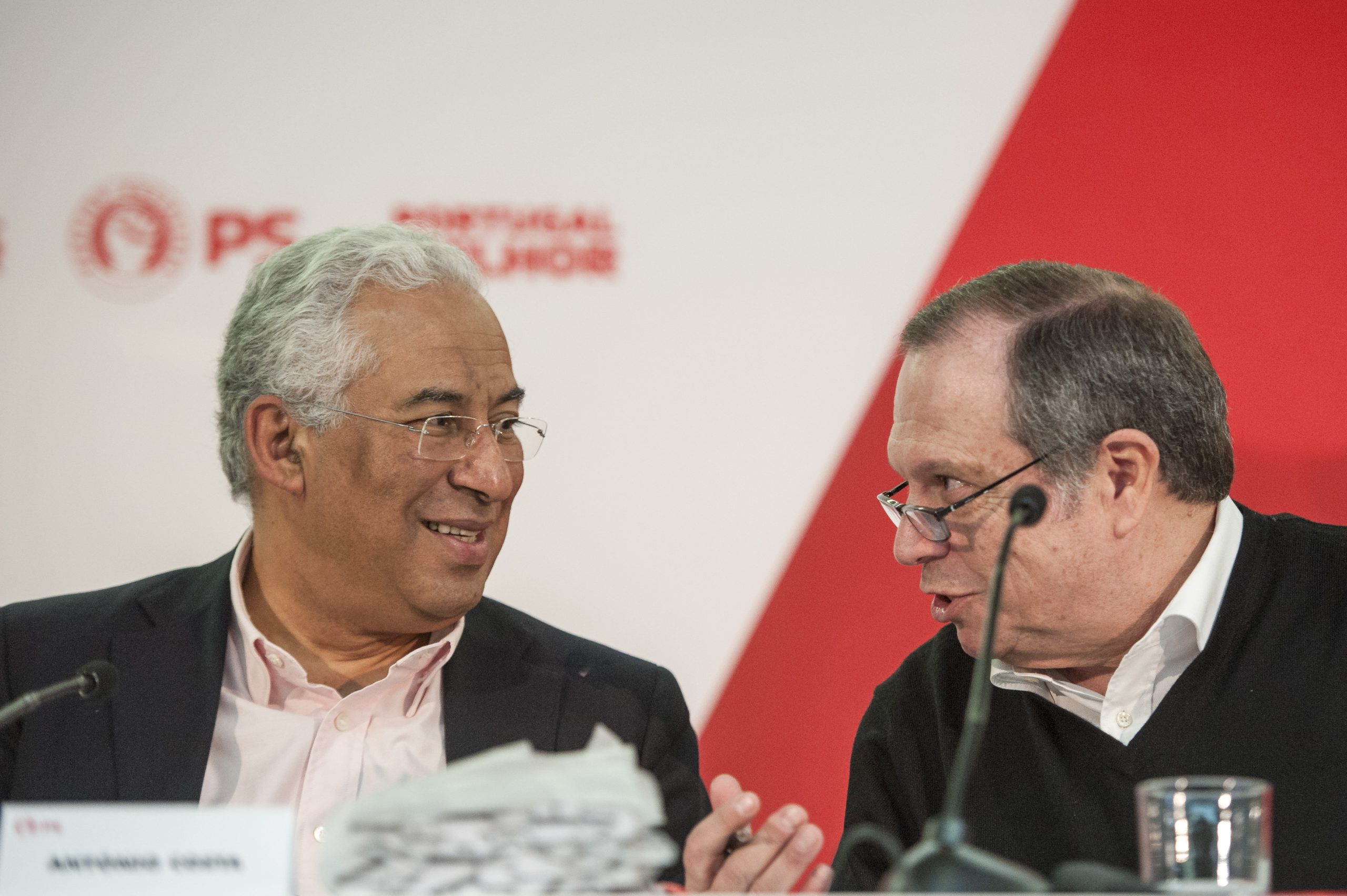 Carlos César critica Banco de Portugal por não ter agido “atempadamente”