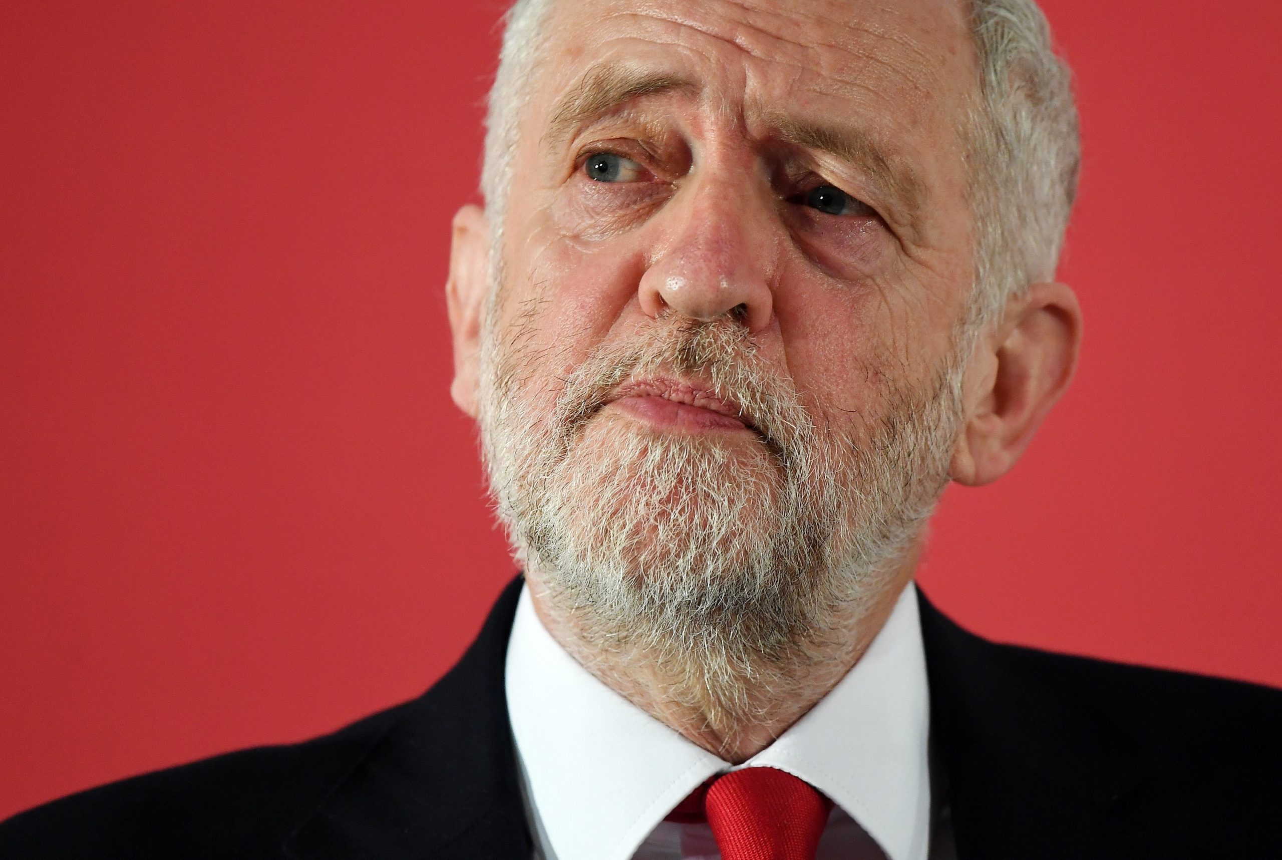 Brexit. Corbyn considera que vitória de May na moção de censura “não muda nada”