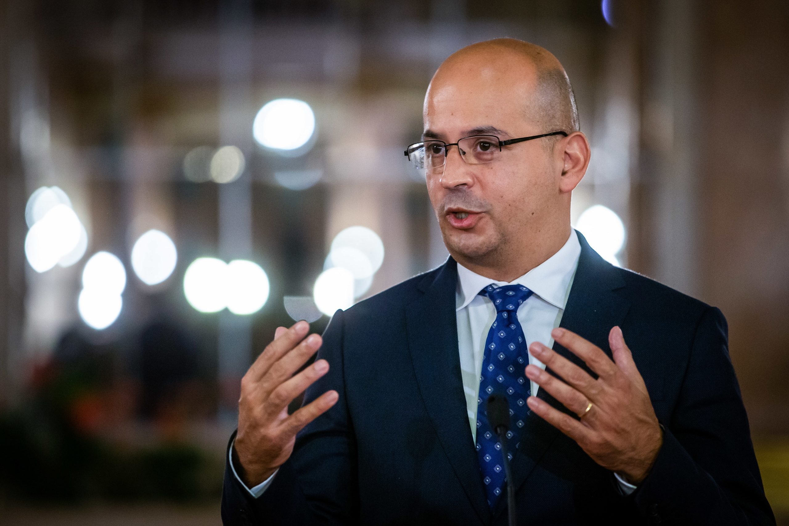 OE2021: Ministro das Finanças admite revisão em baixa do défice e cenário macroeconómico