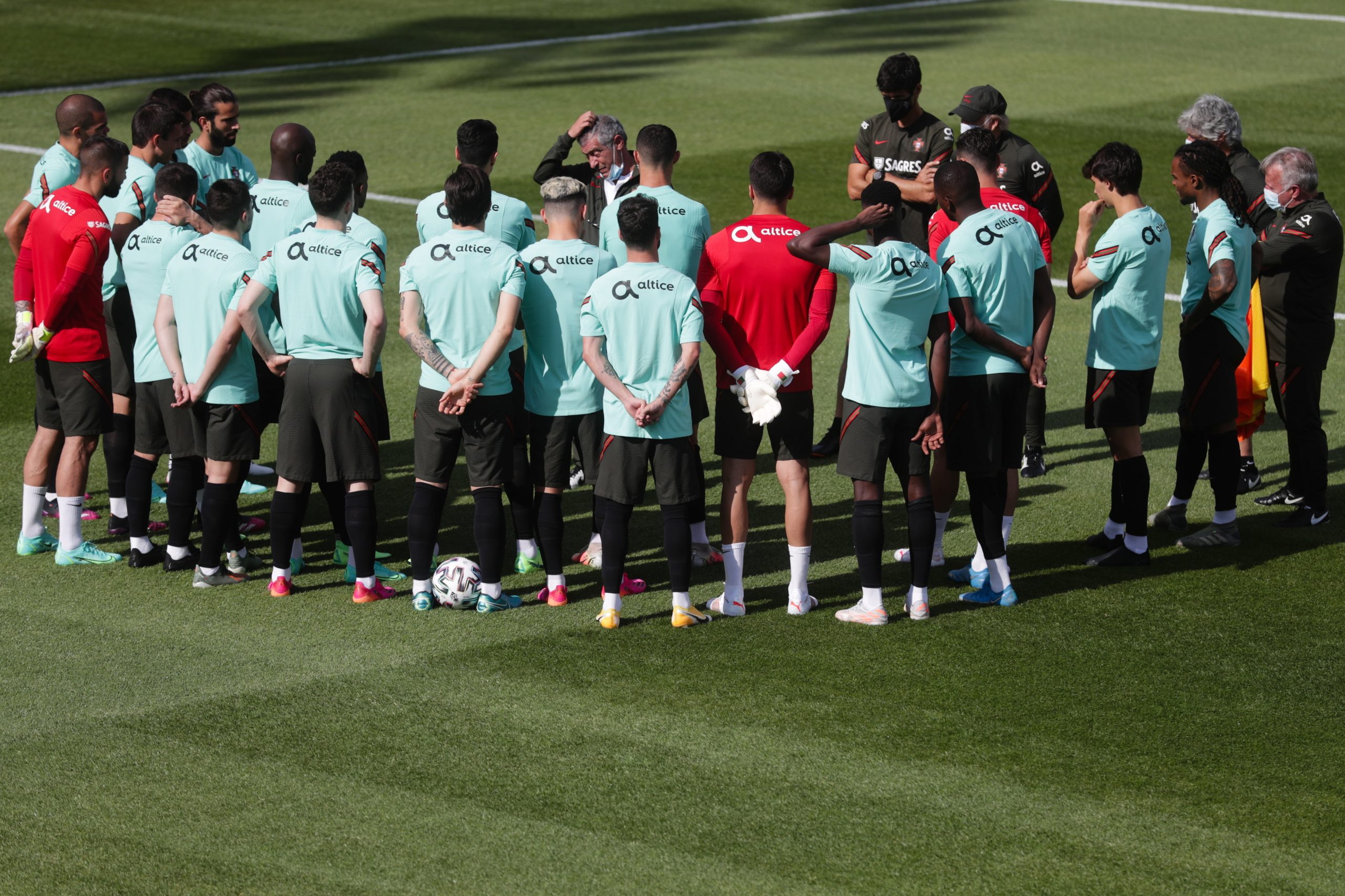 Euro2020: Fernando Santos deverá contar pela primeira vez com os 26 convocados no relvado
