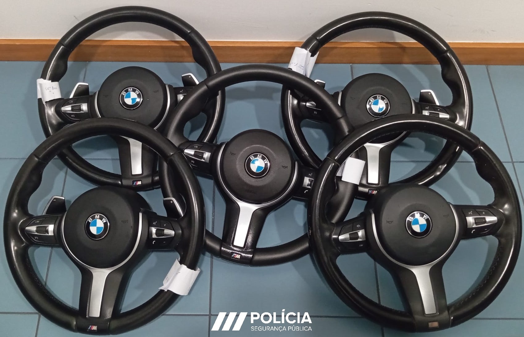 Três detidos em flagrante por furto de volantes de automóveis BMW