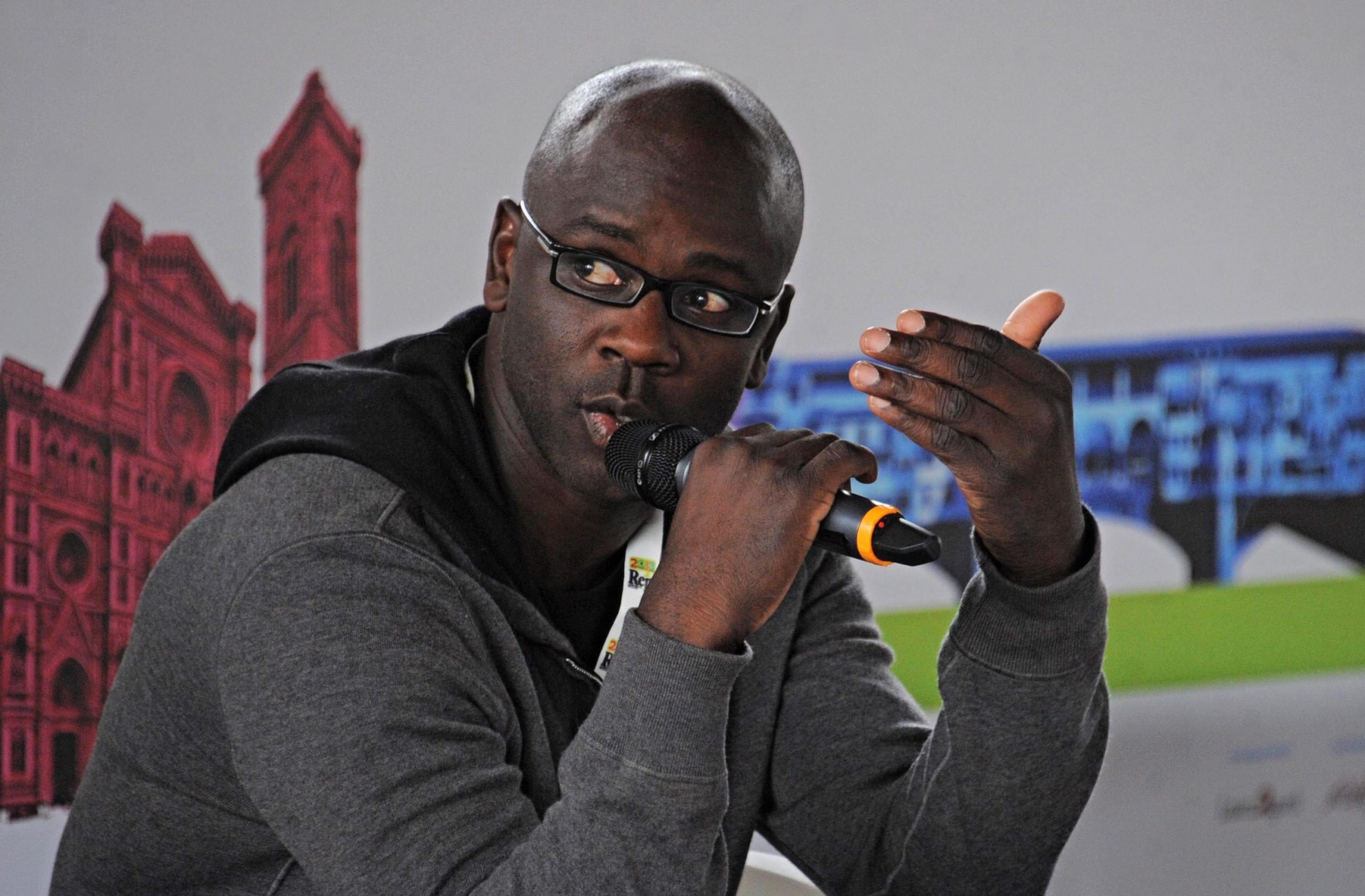 Lilian Thuram diz que futebol é o local mais fácil para combater o racismo