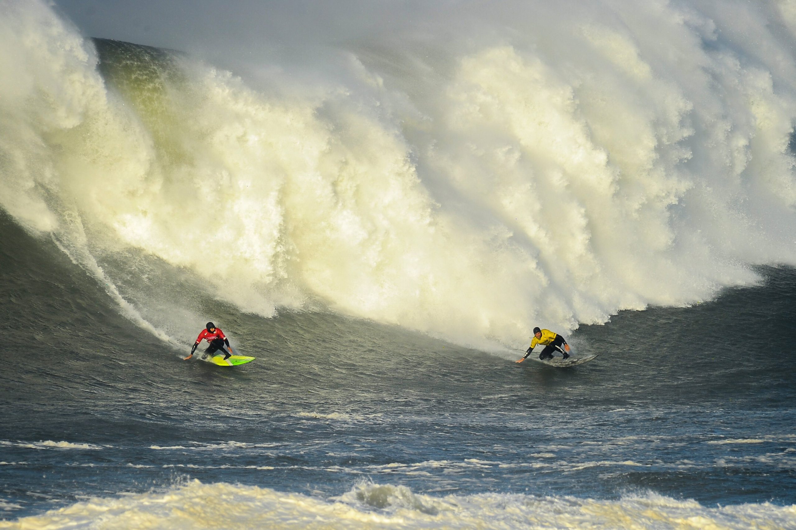 Nazaré Challenge suspenso até domingo devido às más condições climatéricas