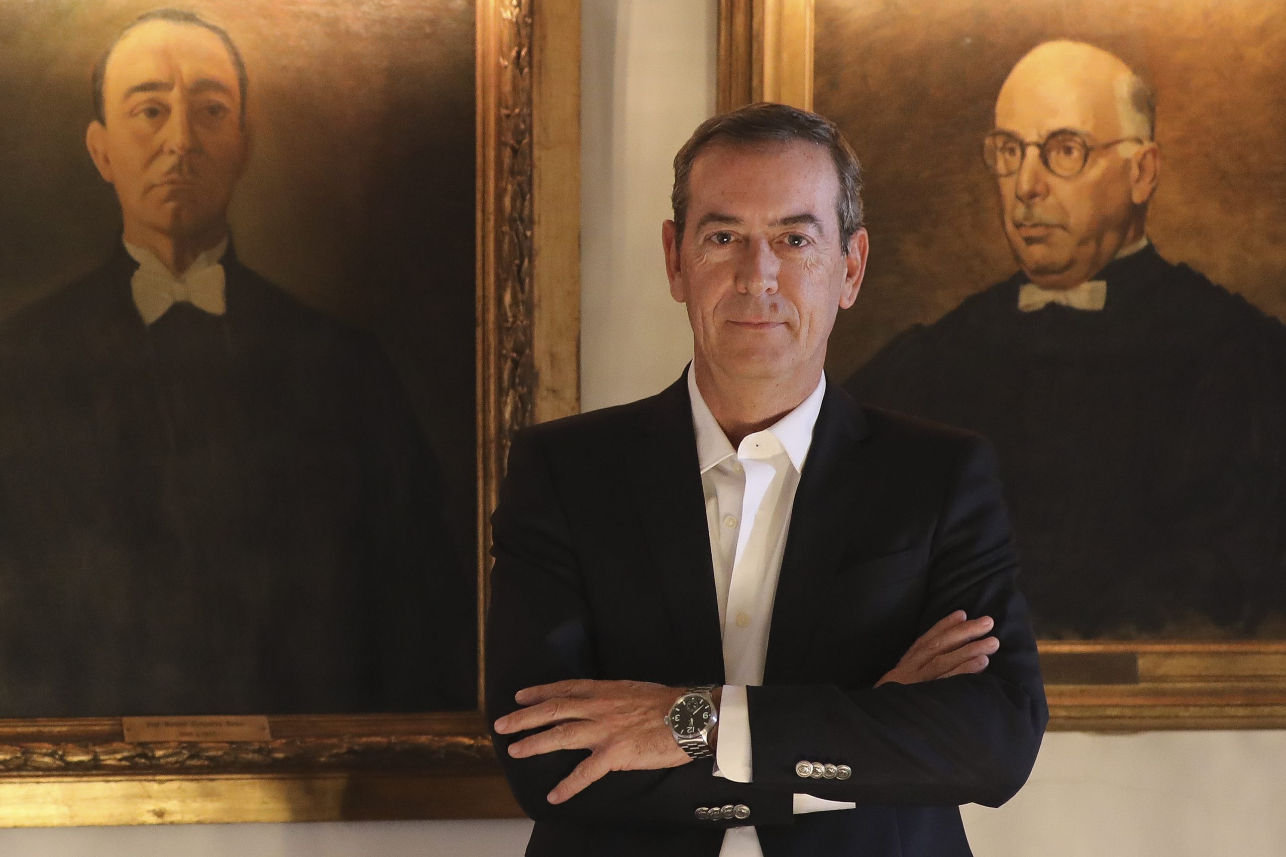 “Vacinar por doença não é eficaz”. Bastonário da Ordem dos Médicos defende idade como critério predominante de vacinação