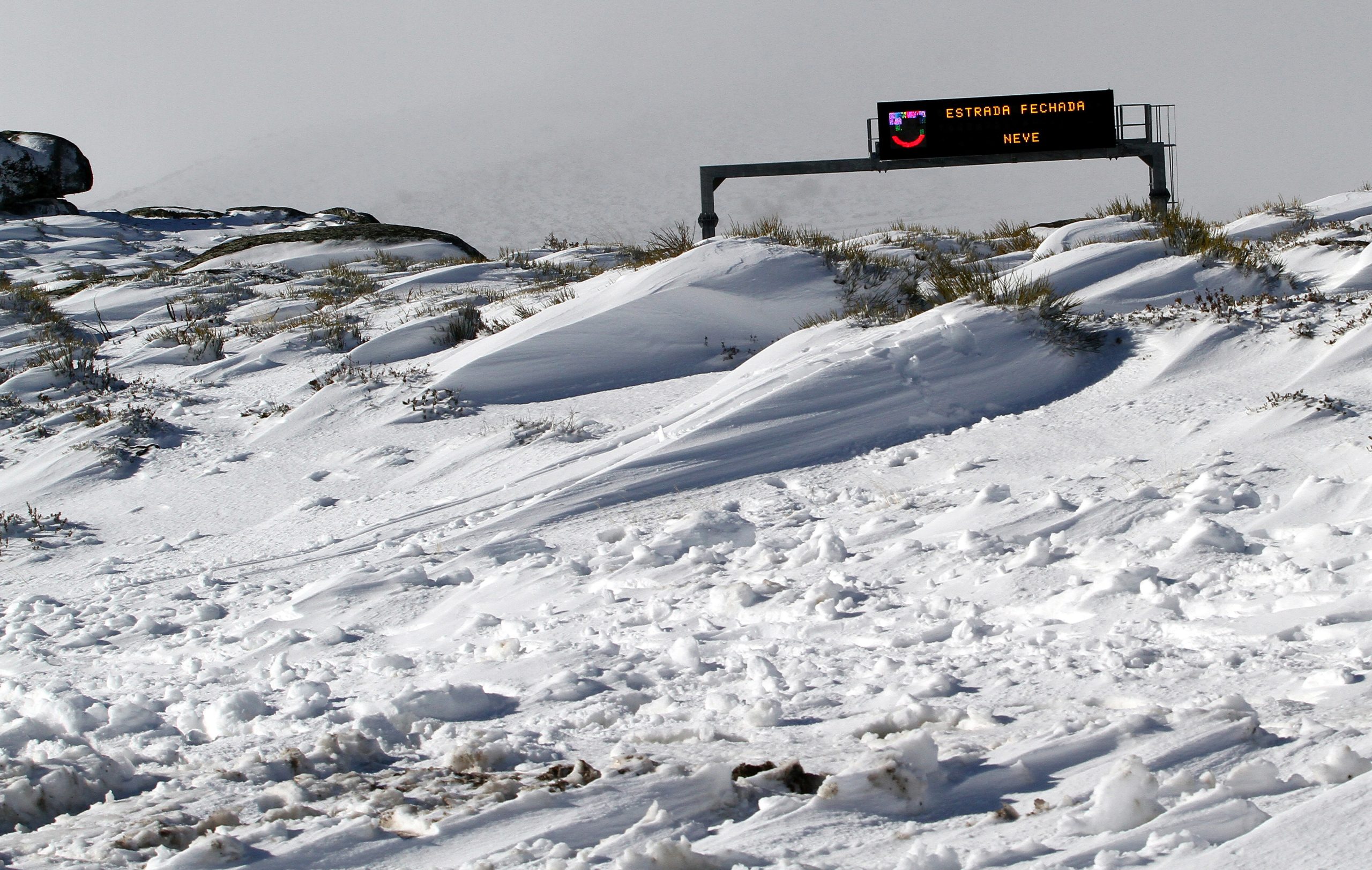 Estradas na Serra da Estrela fechadas devido à neve