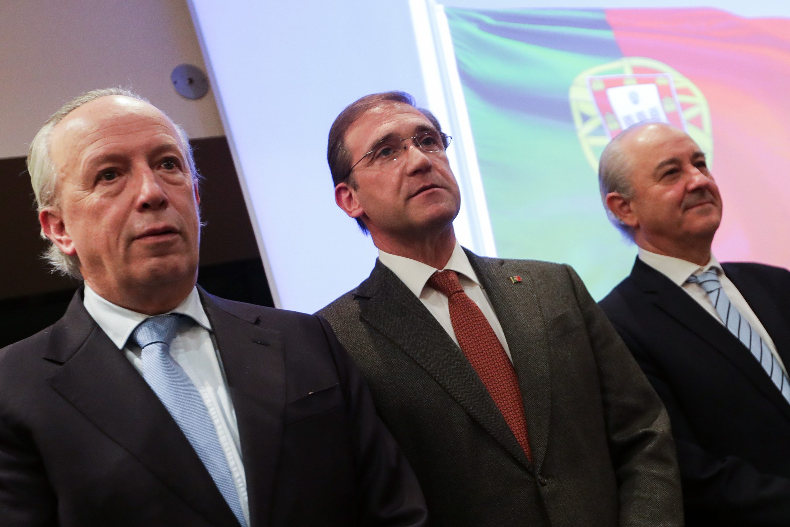 PSD: Rio quer afastar extrema esquerda do poder, Santana só viabiliza governos PS com acordo escrito