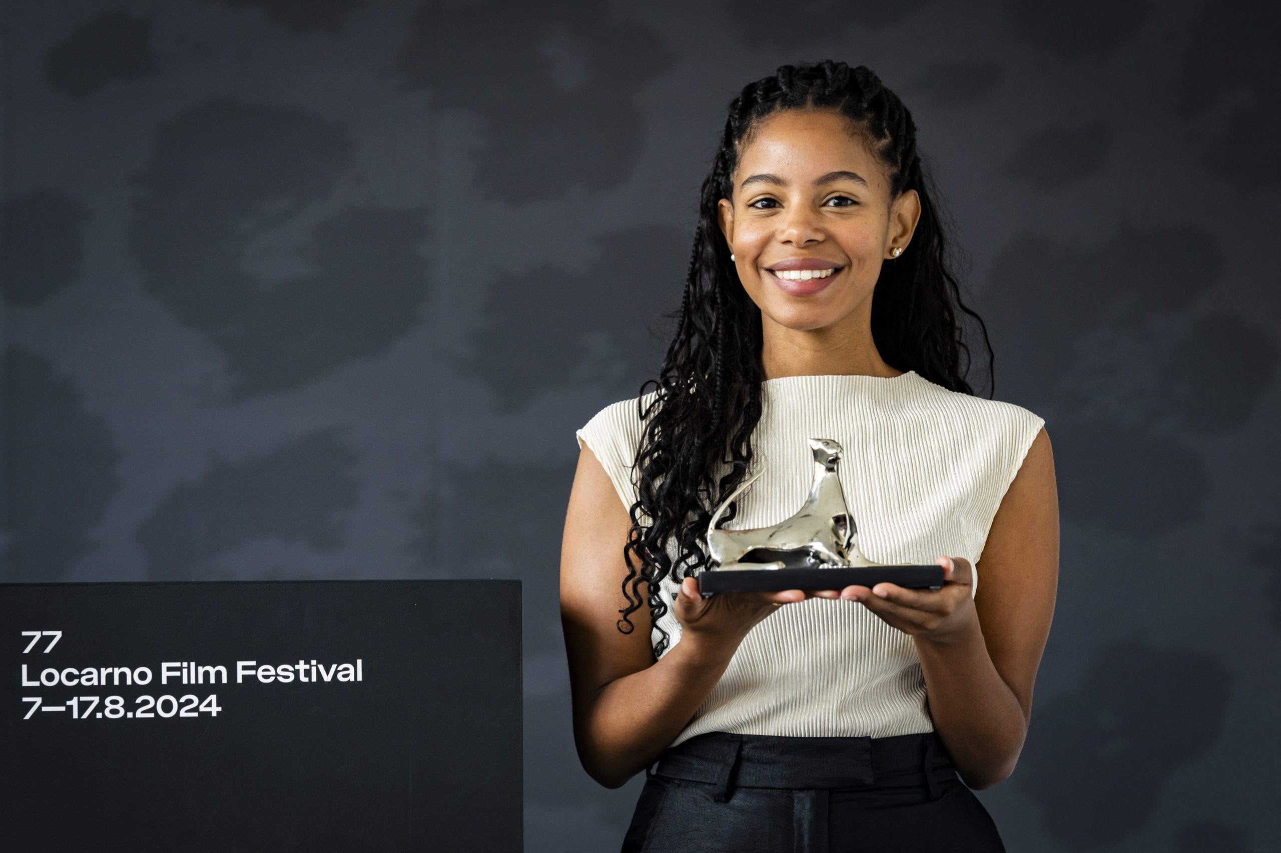 “Hanami” de Denise Fernandes vence prémio revelação do Festival de Cinema de Locarno