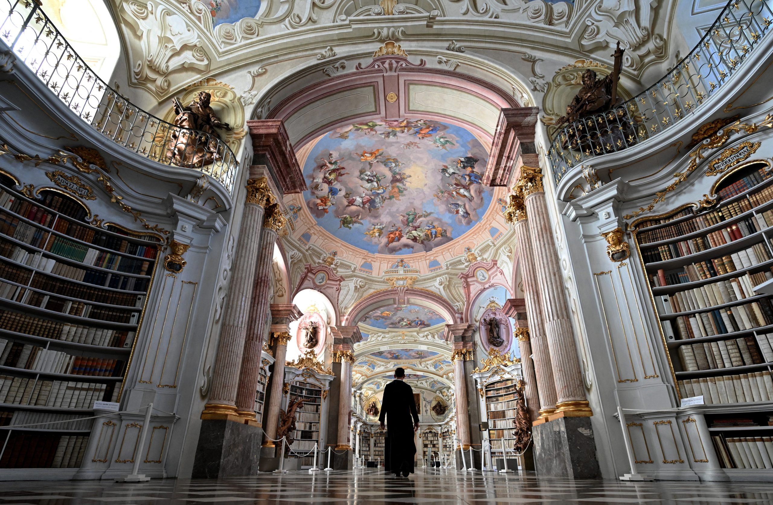 Admont, a abadia com uma biblioteca que parece ter sido editada no Photoshop — e que causa furor nas redes sociais