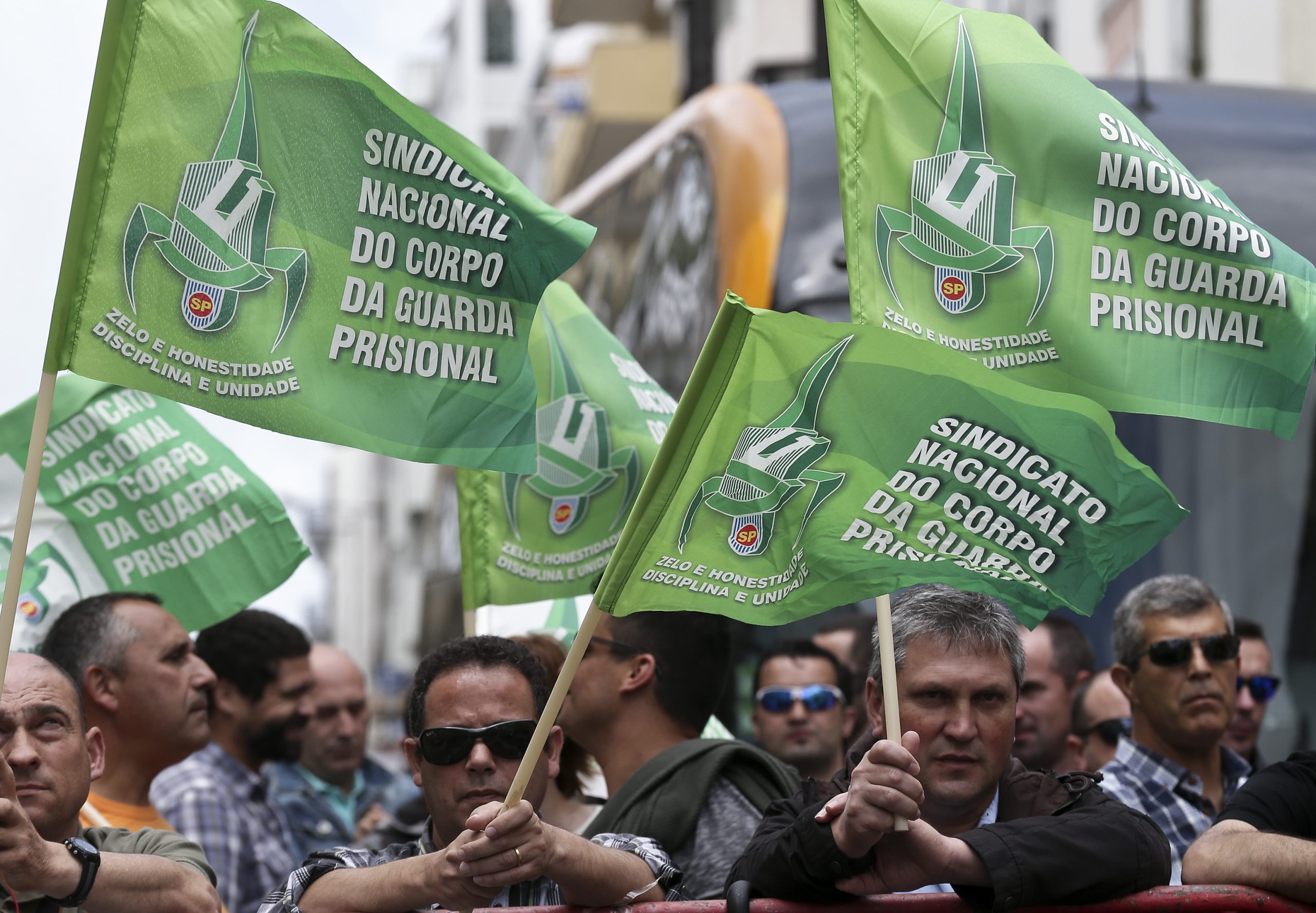 Guardas prisionais iniciam hoje uma greve que direção-geral alega ser ilegal