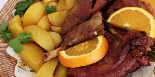 Quatrocentos quilos de bacalhau e cabrito para almoço de Páscoa em Ponte de Lima