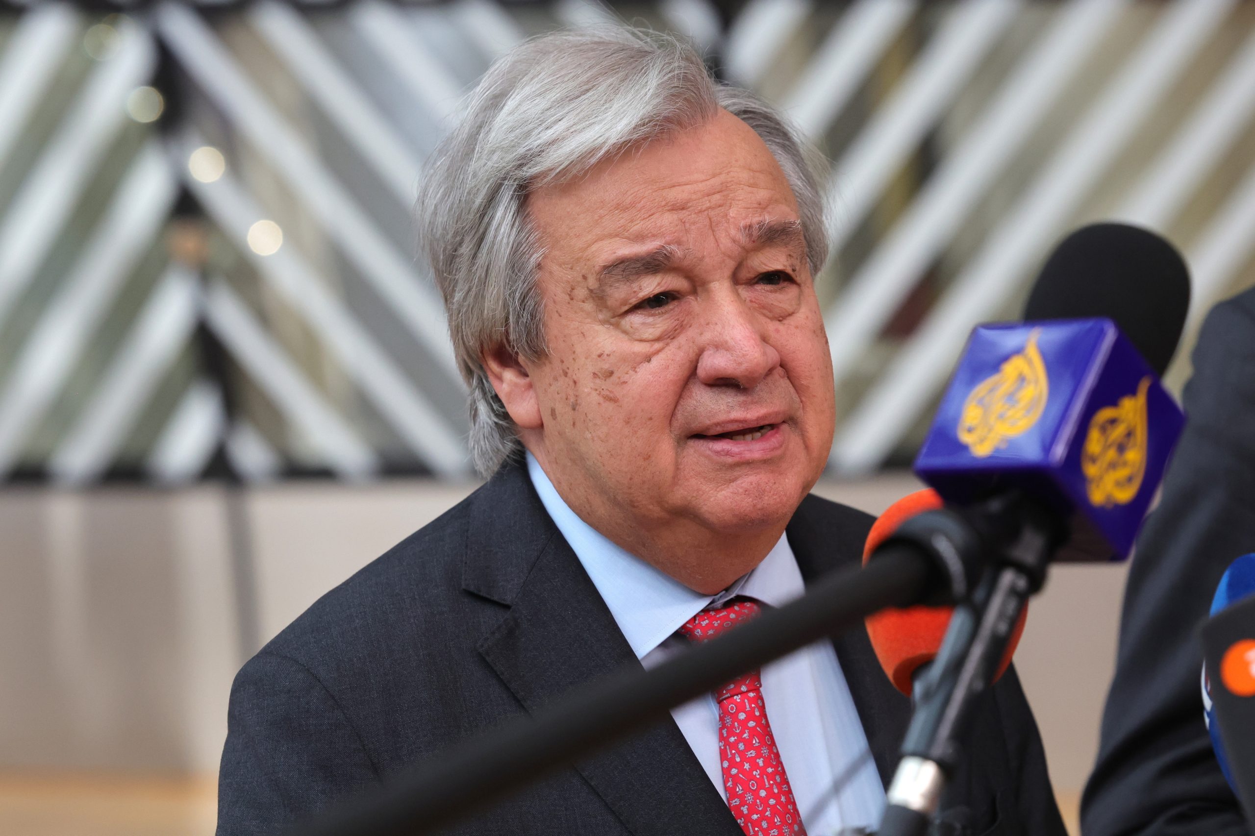 Guterres consternado com “contínua matança e destruição” após ataques russos