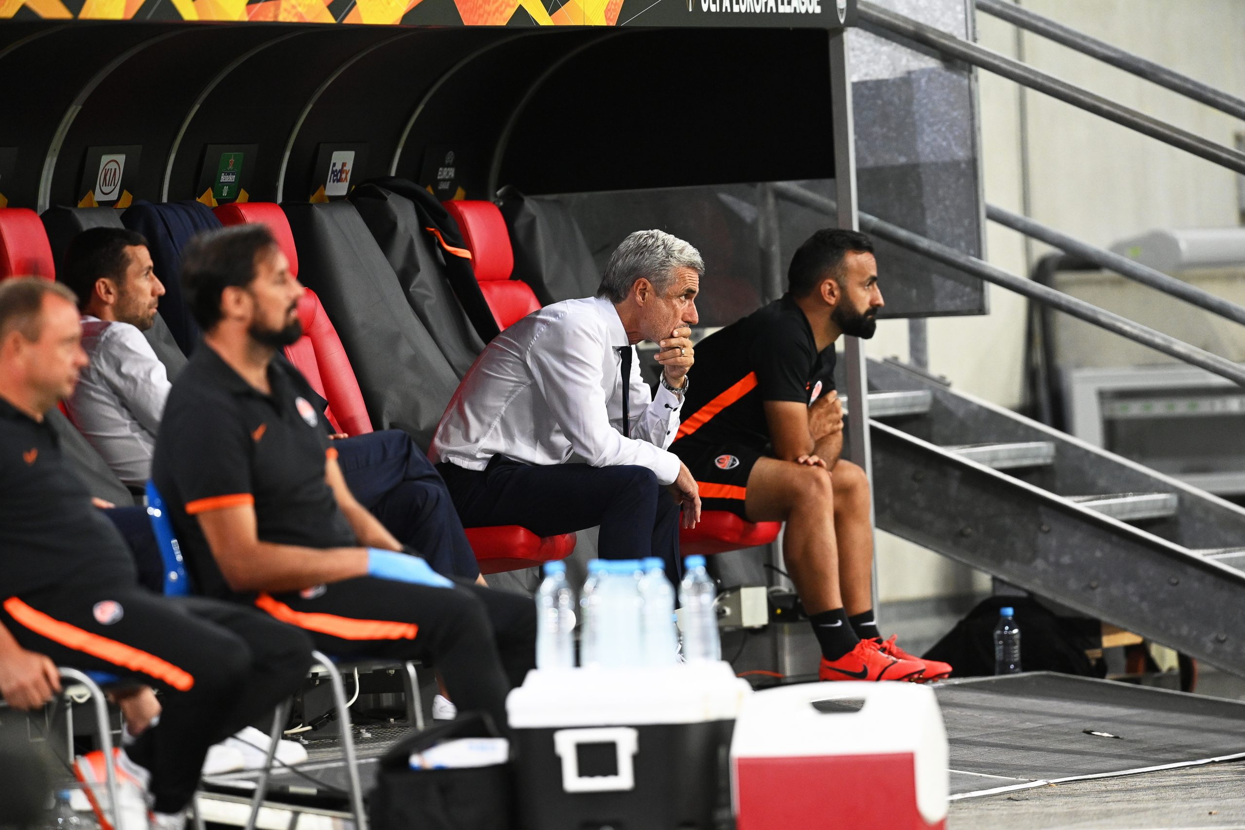 Plantel do Shakhtar, de Luís Castro, em isolamento devido a dois casos