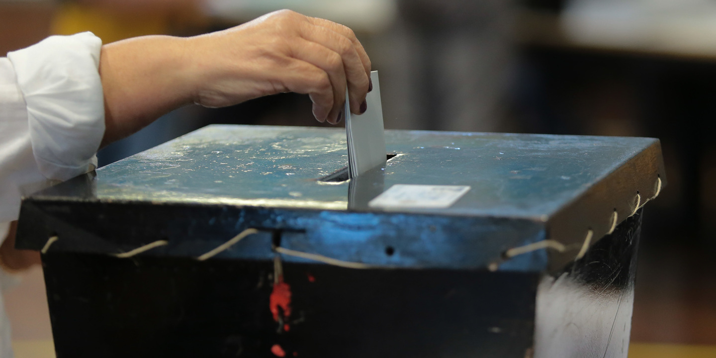 Afluência dos eleitores às urnas: 45,50% até às 16h00