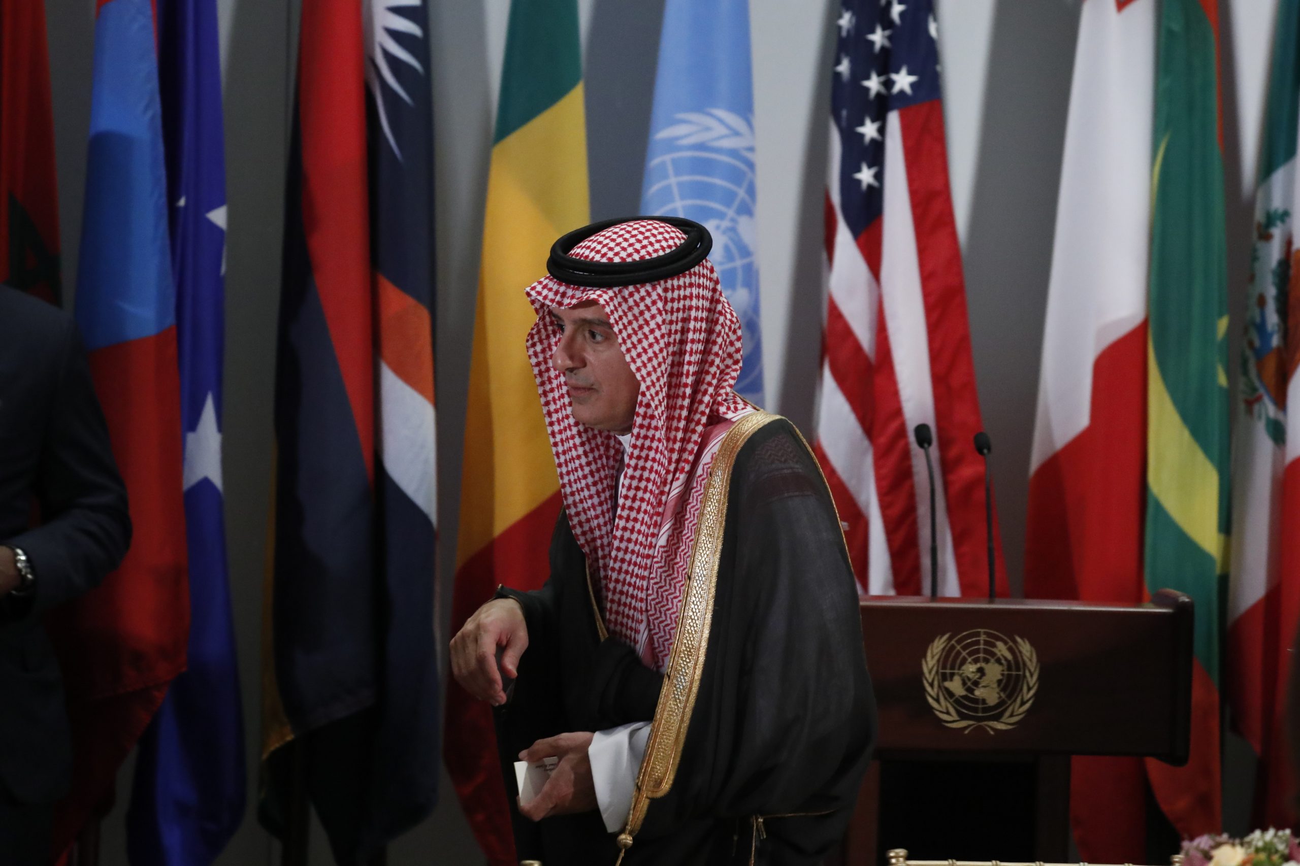MNE saudita diz que protesto global pelo assassínio de Khashoggi tornou-se “histérico”