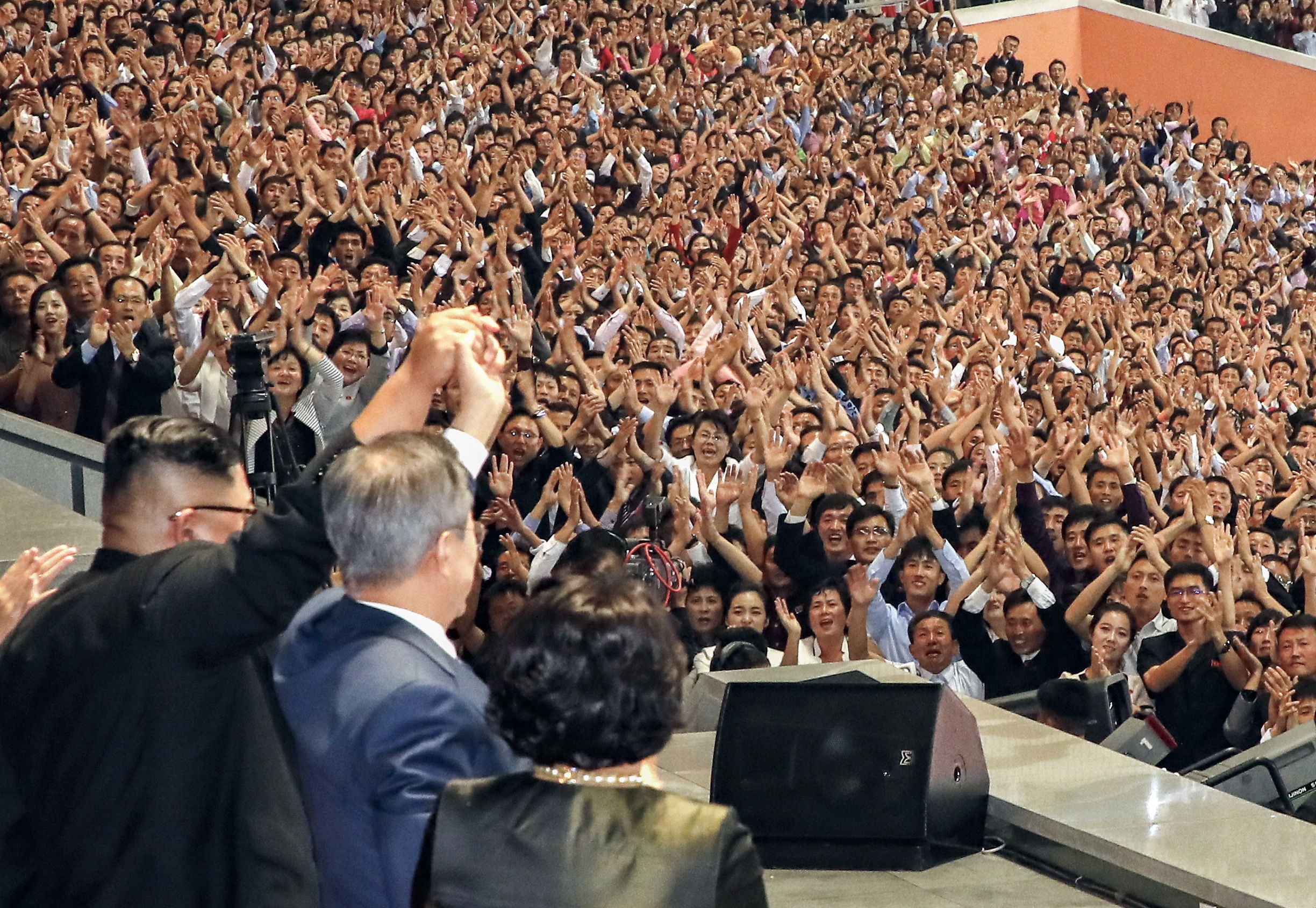 Moon Jae-in discursa perante norte-coreanos e pede fim a 70 anos de hostilidade