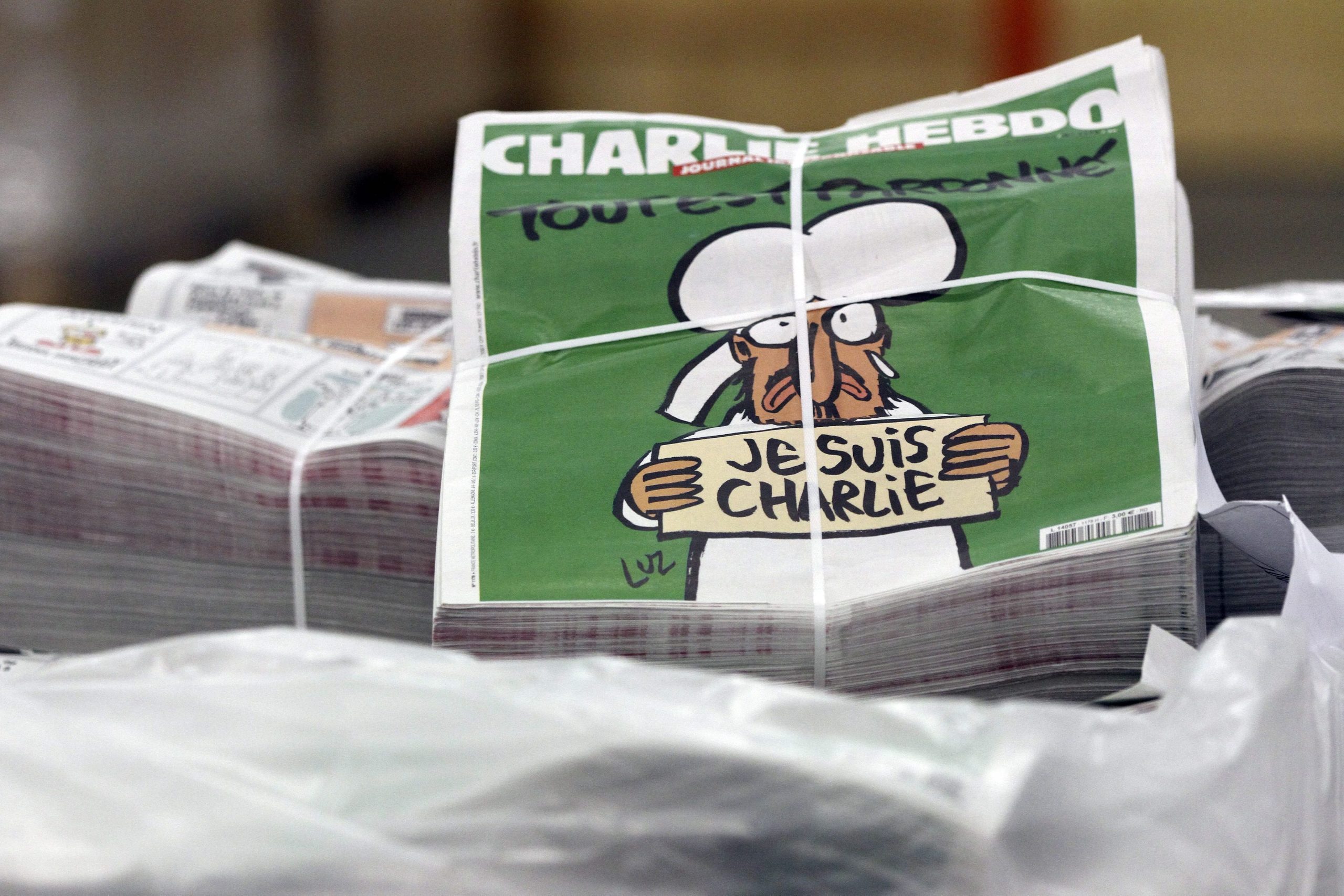 Charlie Hebdo republica caricaturas de Maomé antes do julgamento do atentado