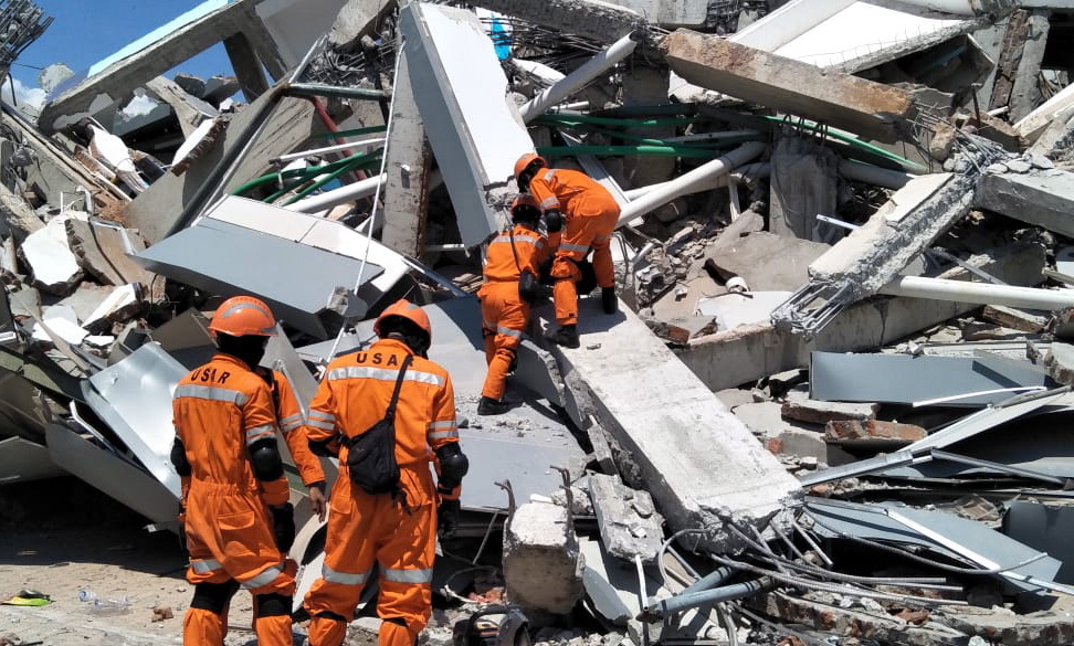 Autoridades indonésias elevam número de mortos de sismos e tsunami para 844