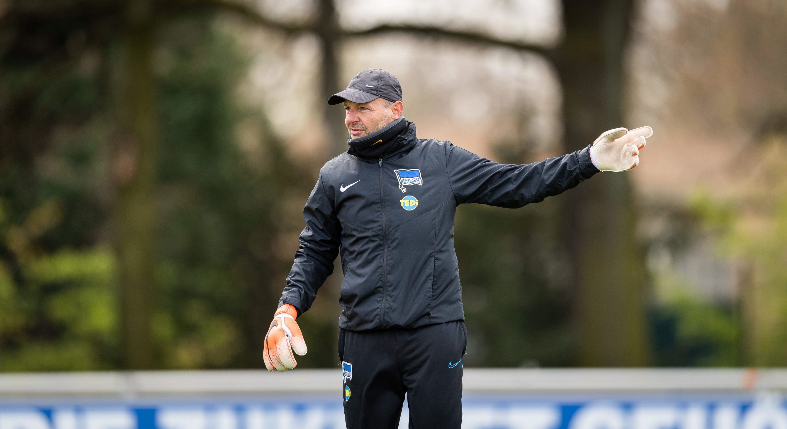 Hertha despede técnico de guarda-redes por comentários homofóbicos e xenófobos